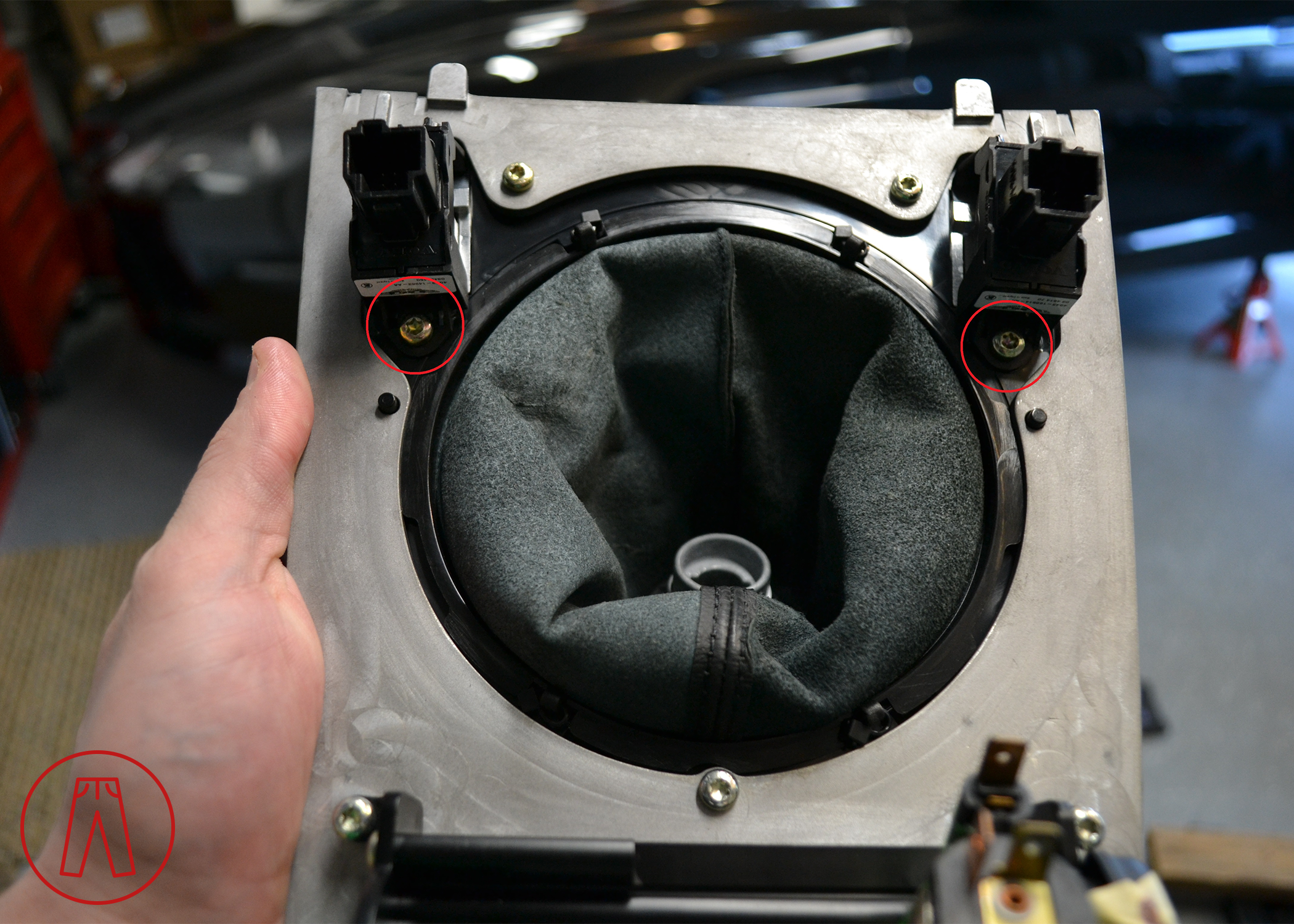 Shifter Surround Bolts 1 Rp.png