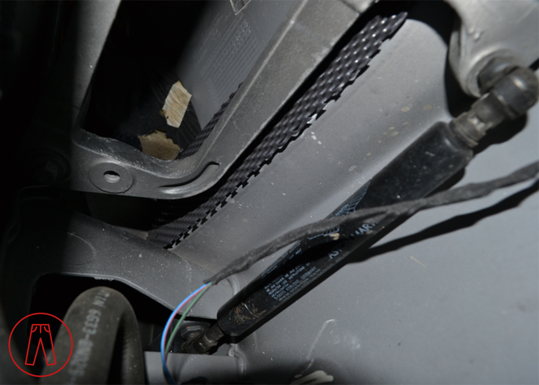 Door strut installed Rp.png