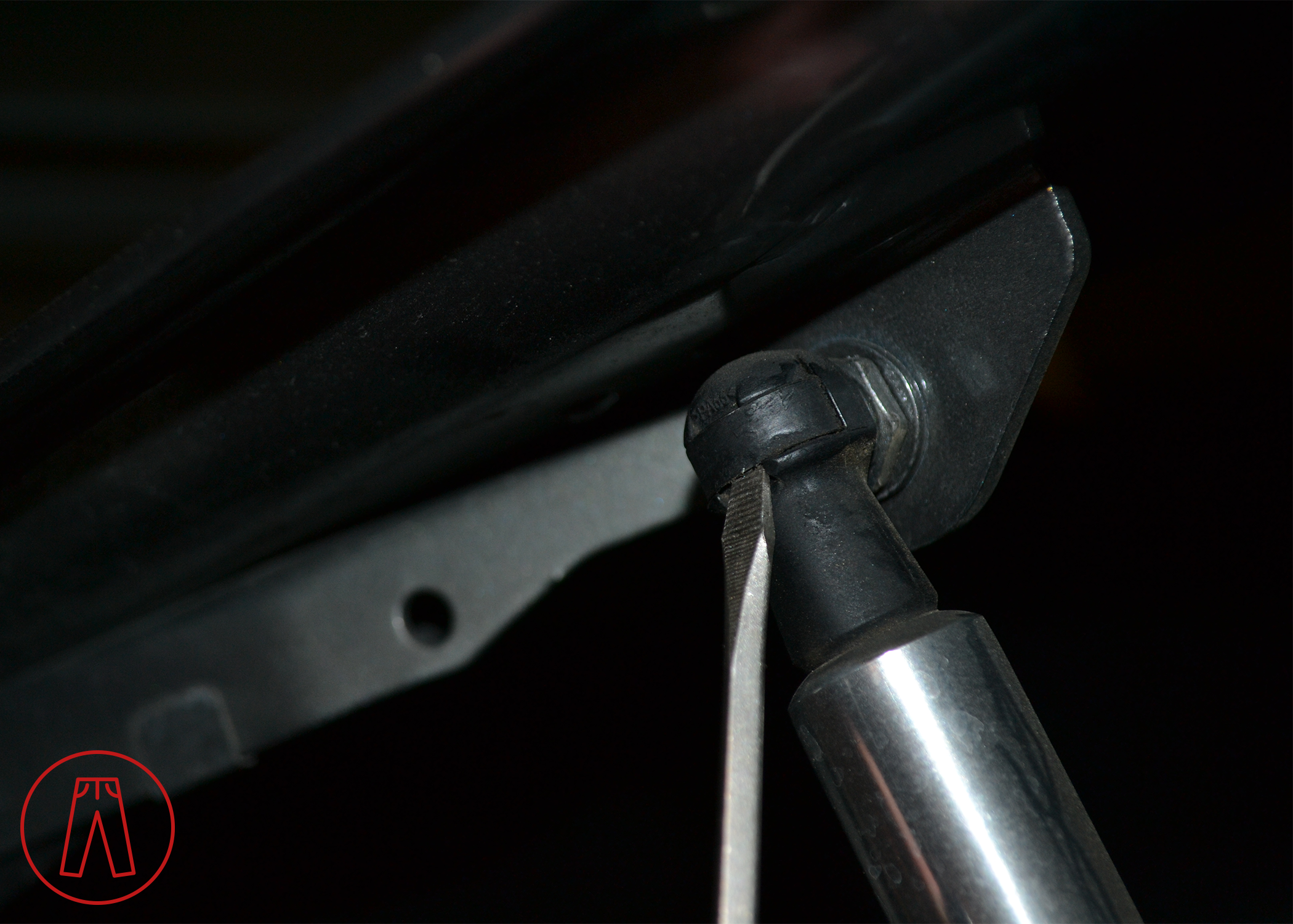 Strut retaining clip Rp.png