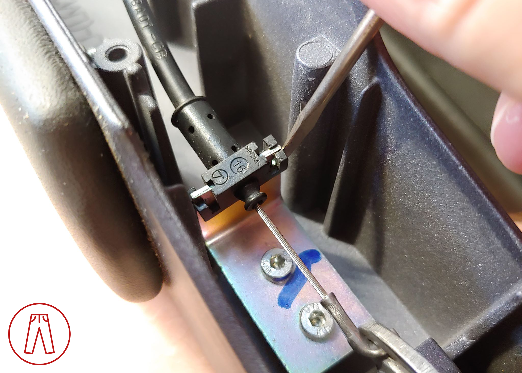 Door cable clip Rp.png