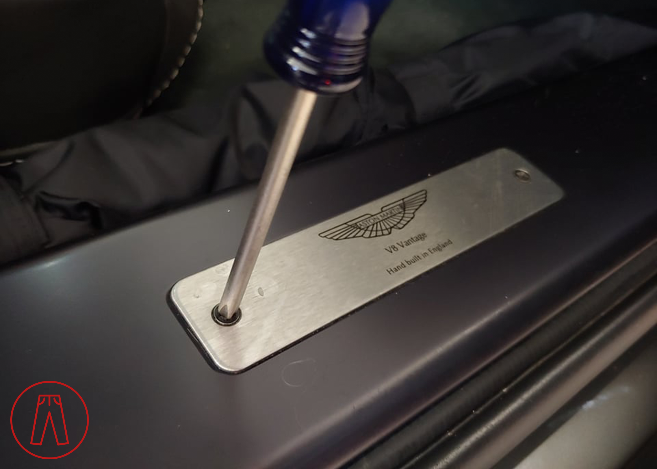 Door sill scuff plates screws Rp.png