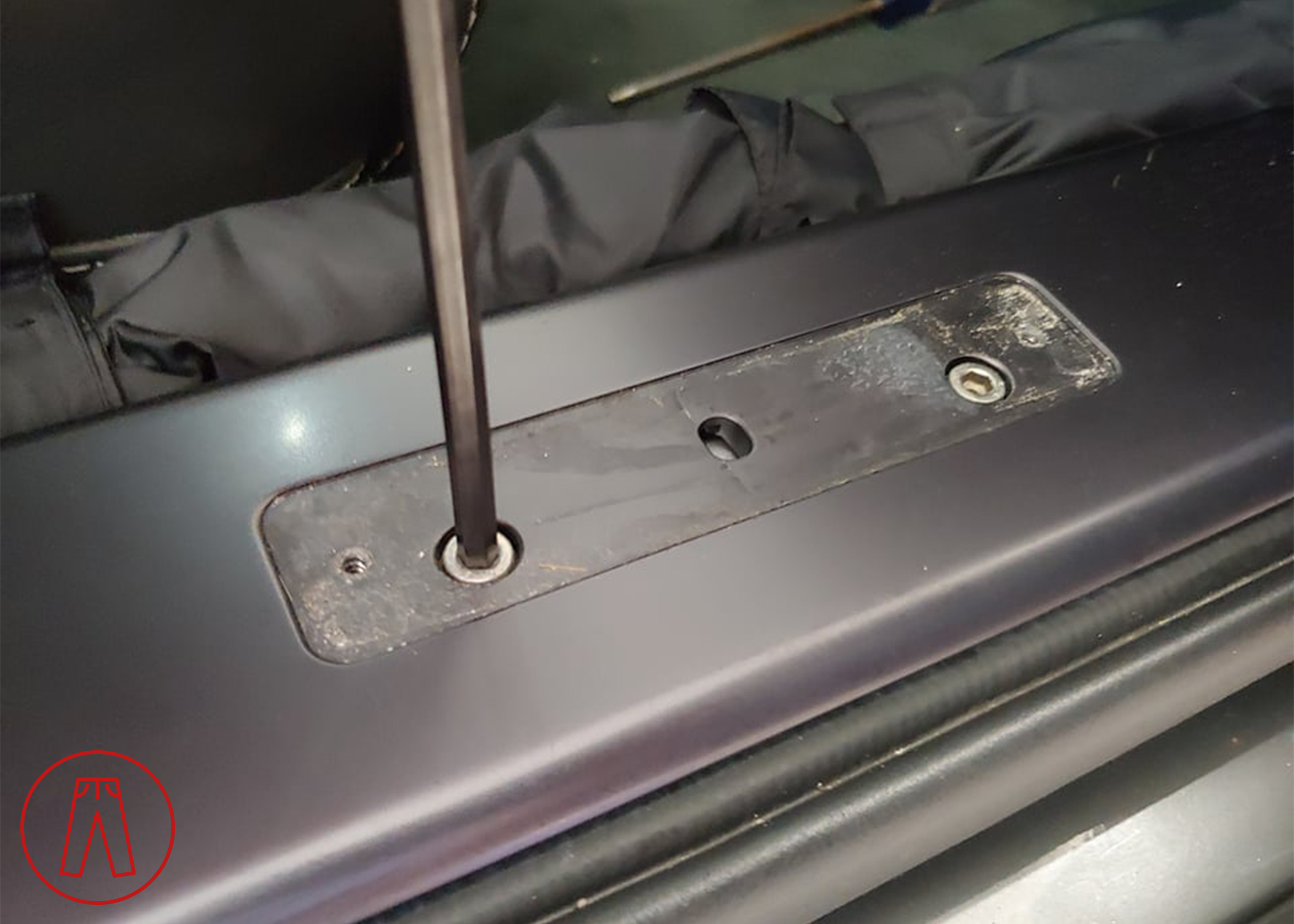 Door sill scuff plates bolts Rp.png