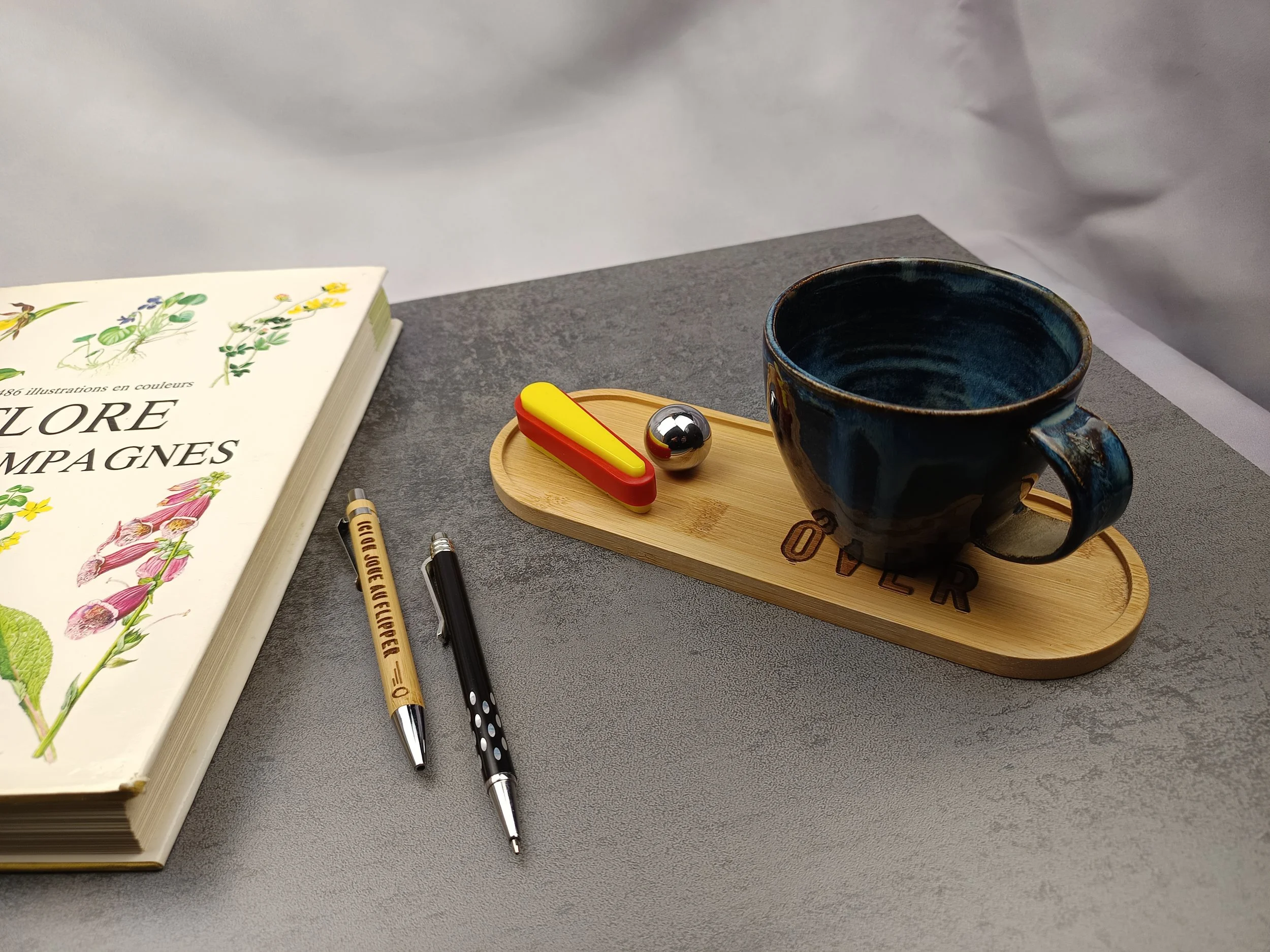 Plateau décoratif flipper véritable bille en acier 27 mm de pinball décoration jeux de café, ambiance rétro vintage, idée cadeau d’arcade, salle de jeux