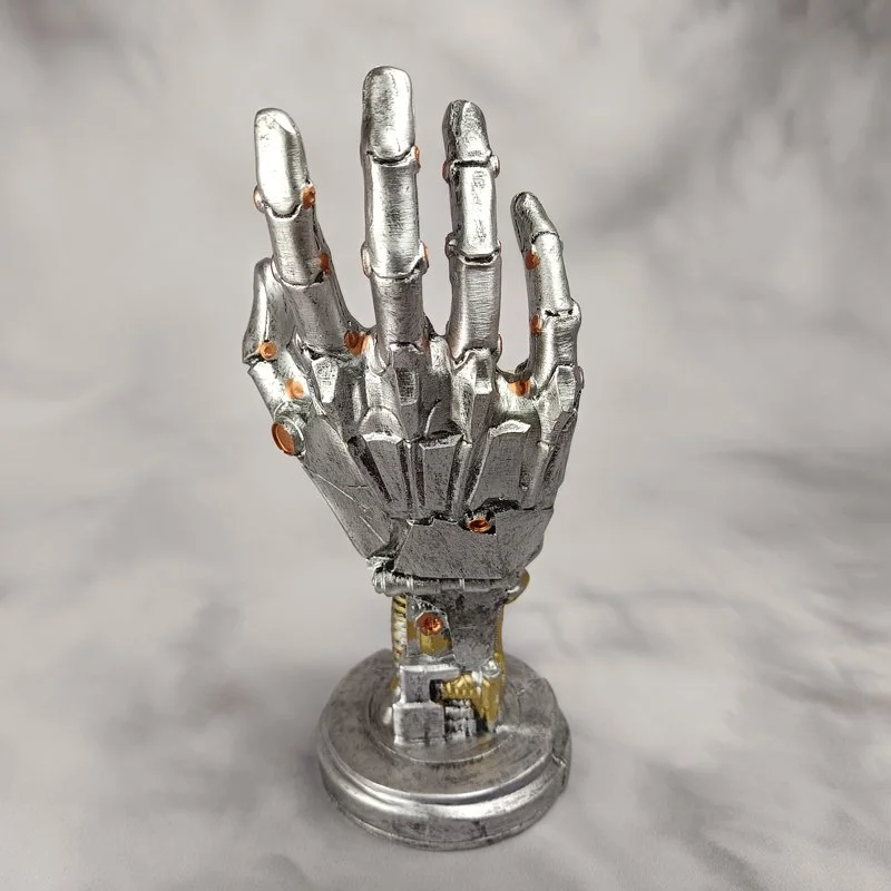 2050211111 Main Futuriste Resine DROITE E.jpg