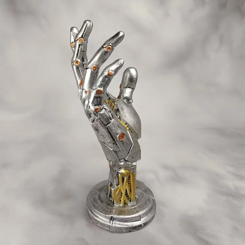 2050211111 Main Futuriste Resine DROITE C.jpg