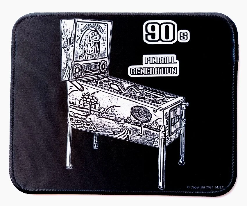 Tapis de souris thème jeux de café, flipper pinball, billard, jukebox, video borne arcade, visuel pinball dynamique pour bureau informatique ou espace gaming, esprit arcade et culture rétro.