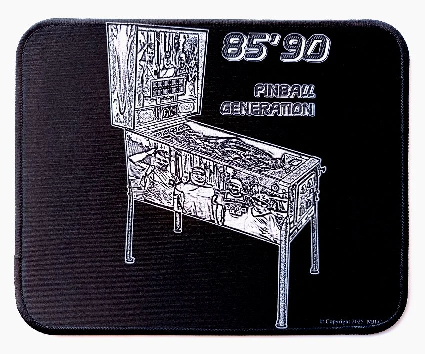 Tapis de souris thème jeux de café, flipper pinball, billard, jukebox, video borne arcade, visuel pinball dynamique pour bureau informatique ou espace gaming, esprit arcade et culture rétro.