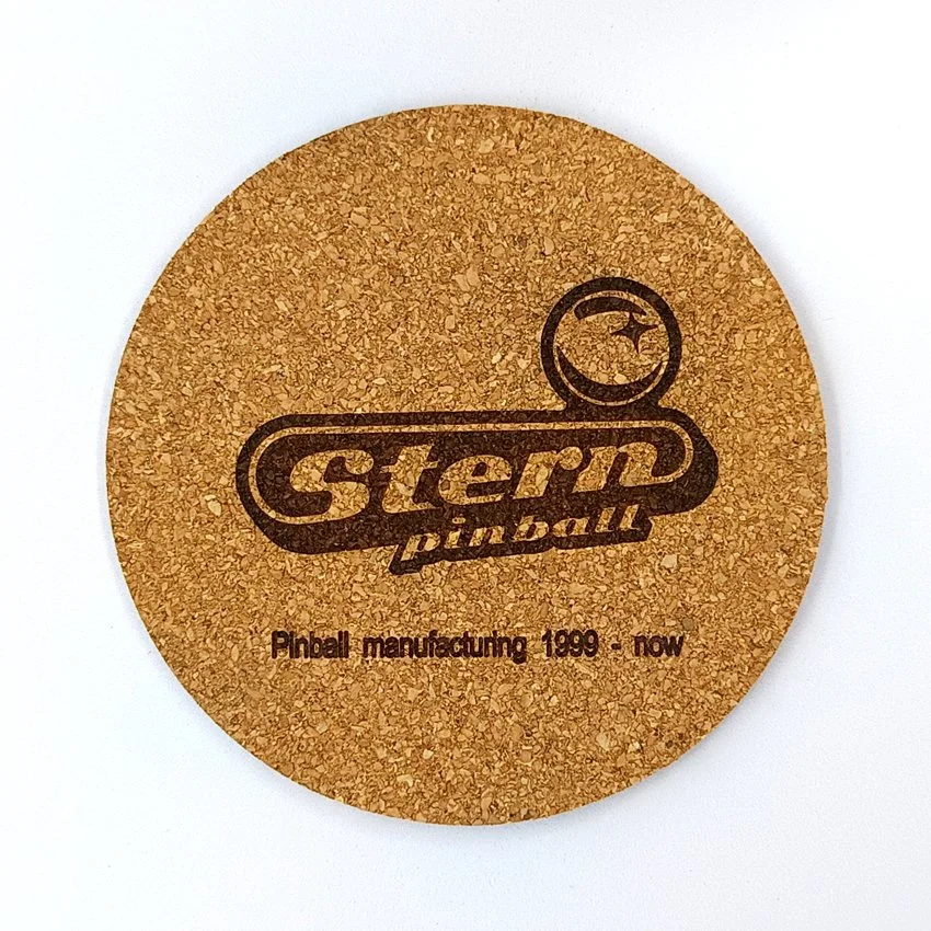 STERN PINBALL Sous-verre en liège Pinball Manufacturing, sous-bock décoratif décoration pinball rétro vintage inspirée des pinball machines, idée cadeau originale pour passionné de flipper et d’arcade