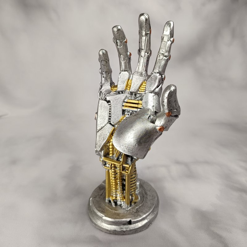 2050211111 Main Futuriste Resine DROITE K.jpg