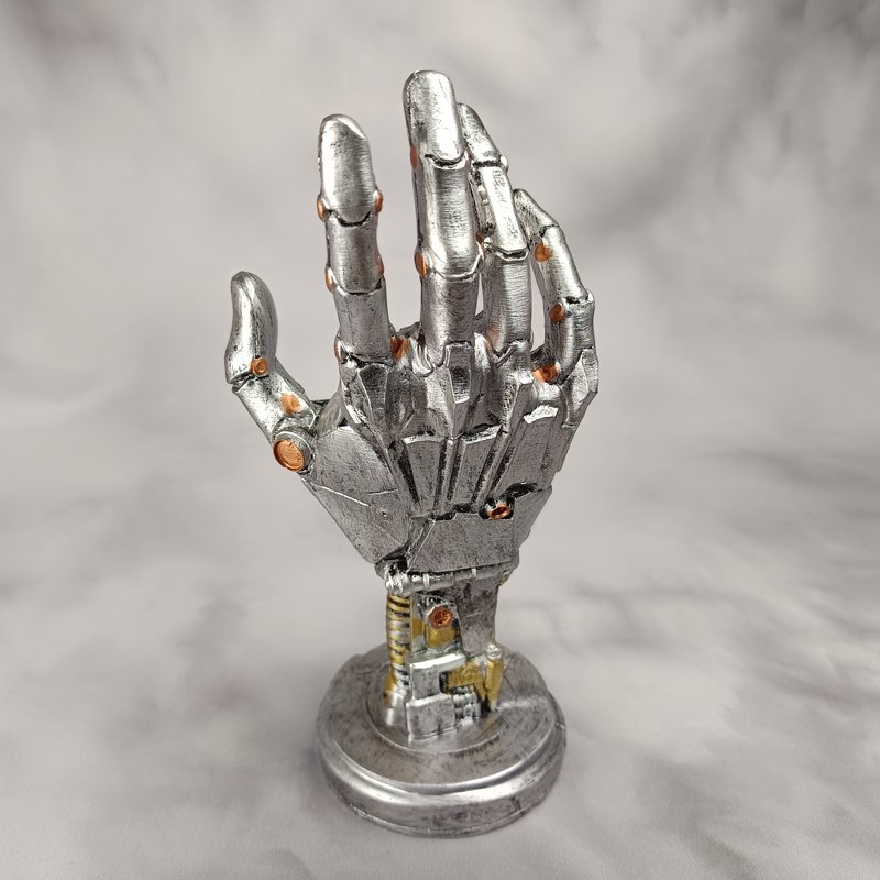 2050211111 Main Futuriste Resine DROITE F.jpg