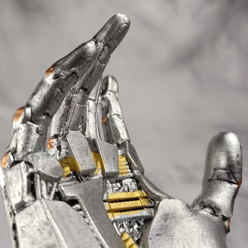 2050211111 Main Futuriste Resine DROITE M.jpg