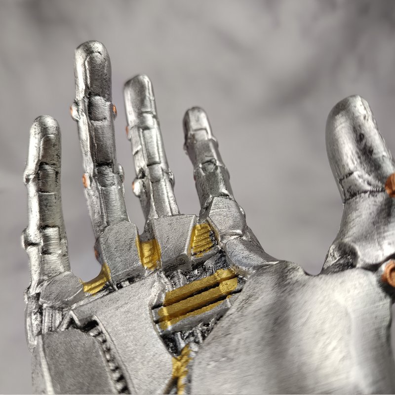 2050211111 Main Futuriste Resine DROITE L.jpg