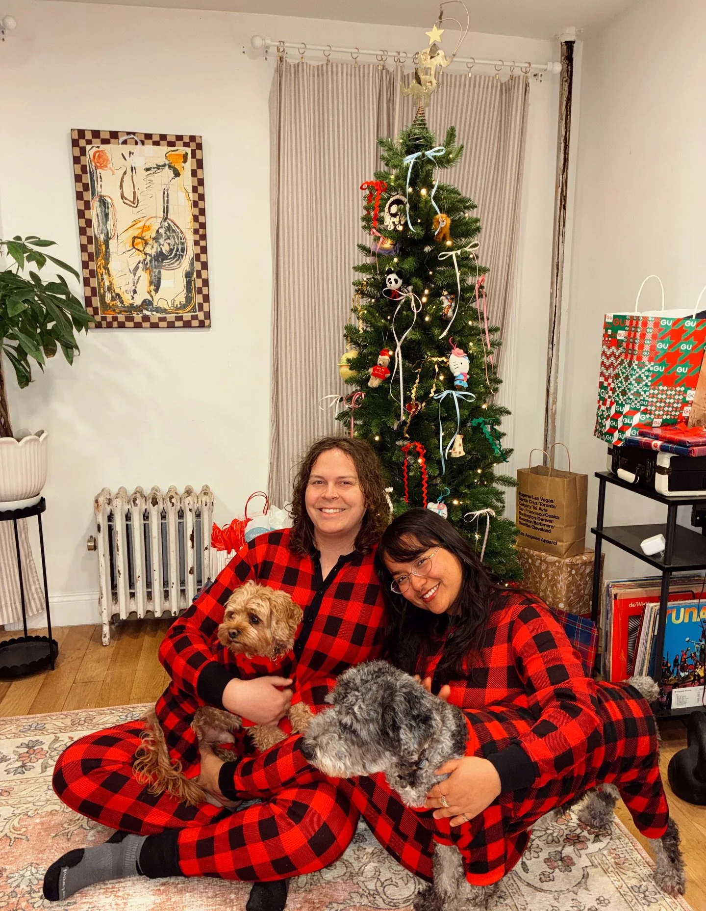 from us to y&rsquo;all, happy holidays!!🎄