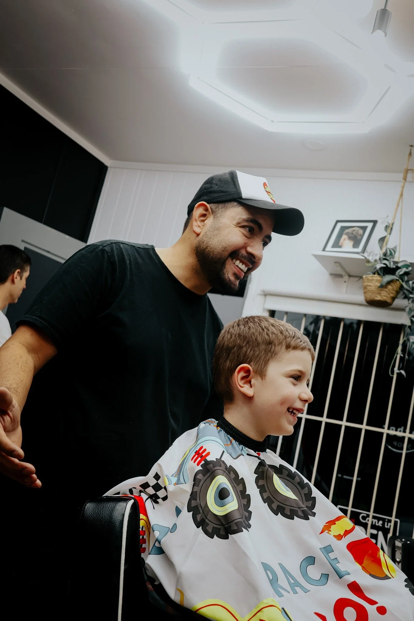 𝗟𝗼𝗼𝗸𝗶𝗻𝗴 𝗳𝗼𝗿 𝗮 𝗯𝗮𝗿𝗯𝗲𝗿 𝘆𝗼𝘂𝗿 𝗸𝗶𝗱𝘀 𝘄𝗶𝗹𝗹 𝗮𝗰𝘁𝘂𝗮𝗹𝗹𝘆 𝗲𝗻𝗷𝗼𝘆 𝘃𝗶𝘀𝗶𝘁𝗶𝗻𝗴❓ ✂️💙

At A7 Barber Shop, every haircut is done by Alex, who knows how to make kids feel relaxed, comfortable, and leave with a smile.

As a