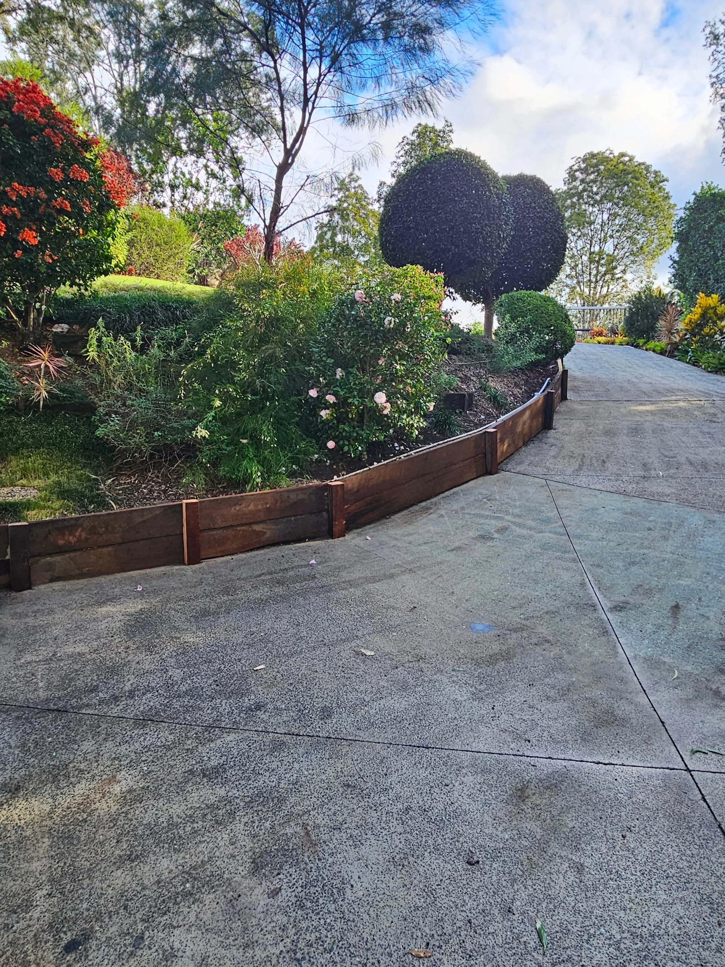 A simple upgrade that makes a big difference.

These ageing retaining walls in Ferny Hills had reached the end of their life, so we replaced them with raw hardwood sleepers to give these established gardens a fresh new lease on life.

Retaining walls