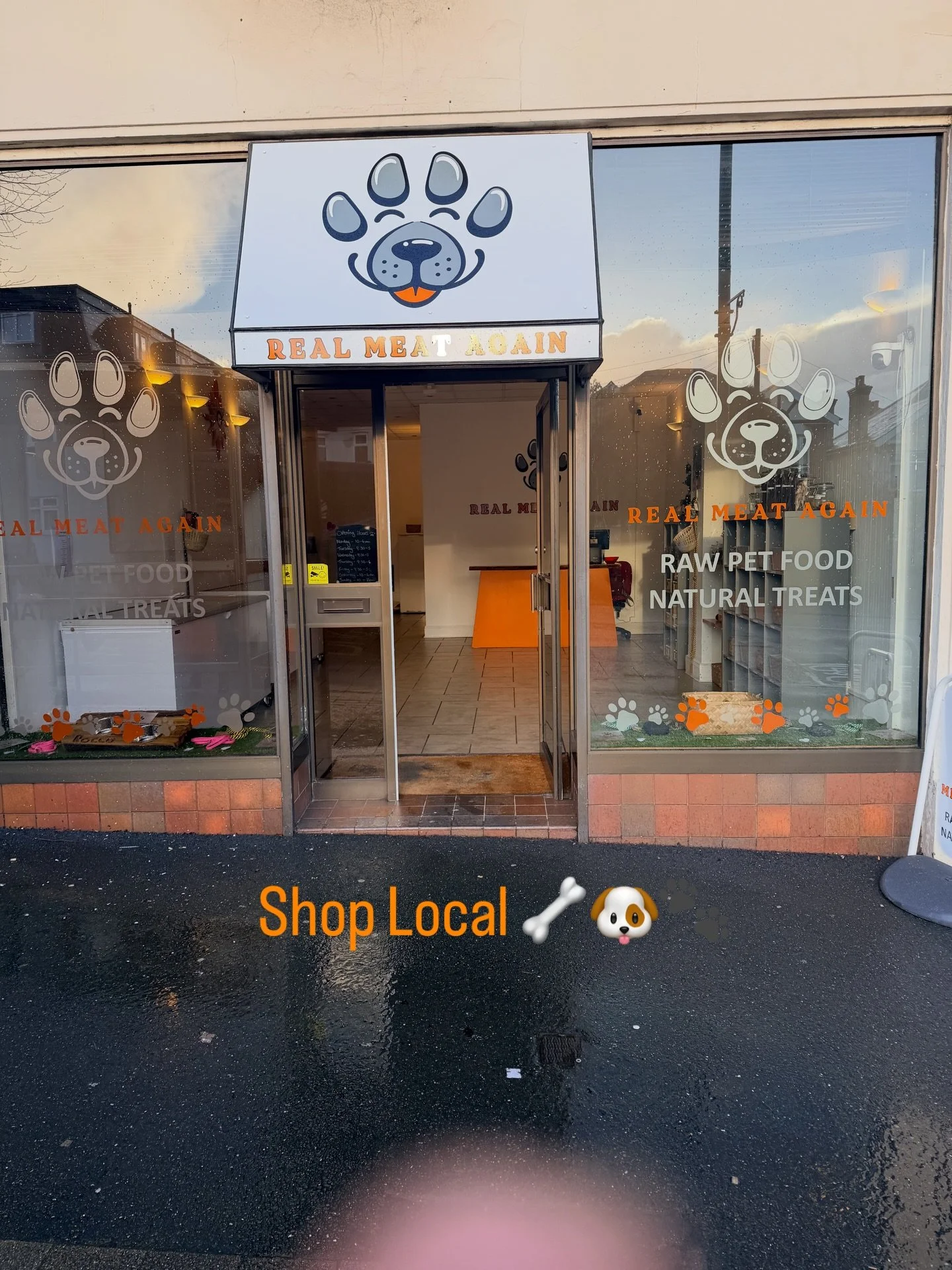 We&rsquo;ve got some great businesses up and down the high street here on  Christchurch road! No Emma doesn&rsquo;t sell puppies but she welcomes all cats 🐈&zwj;⬛ and dogs! If you looking for good treats and raw food&hellip;I&rsquo;d definitely reco