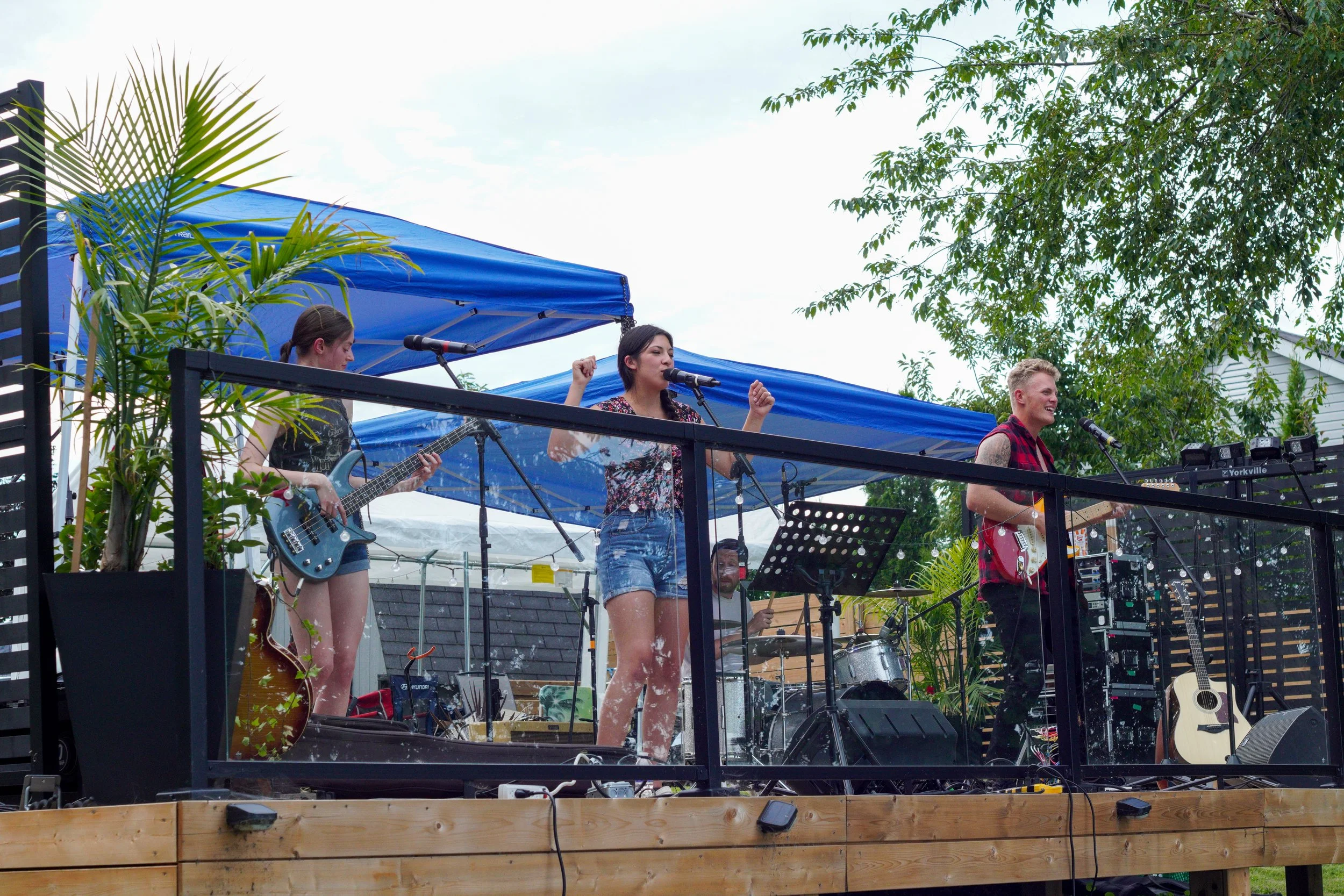 Issabel and the ringouts perform live indie rock music on 1000 islands river near brockville ontario