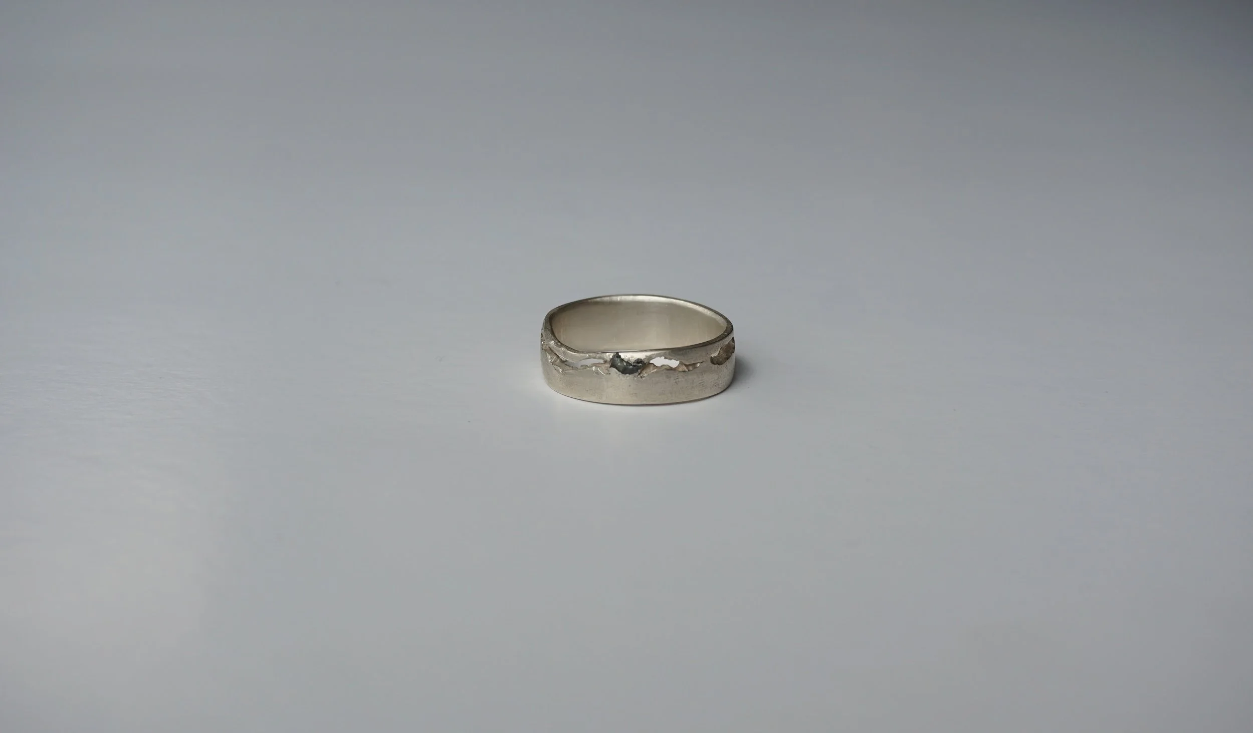 crack ring front on.jpg