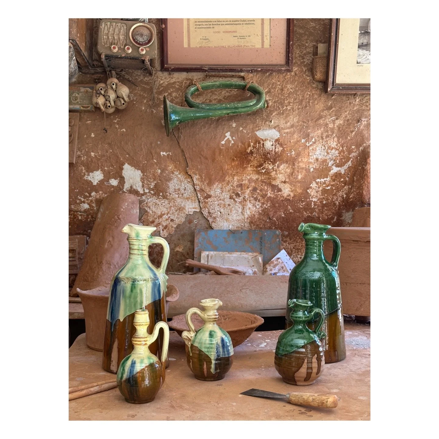 Beautiful, one-of-a-kind heirloom pieces from Andalusia, Spain 🇪🇸 Love what you see? Be sure to subscribe to AOW's free newsletter for all product updates. Out next week:) Or send me a DM for ordering details xx 

#unique#pottery#spain#andalusia #c