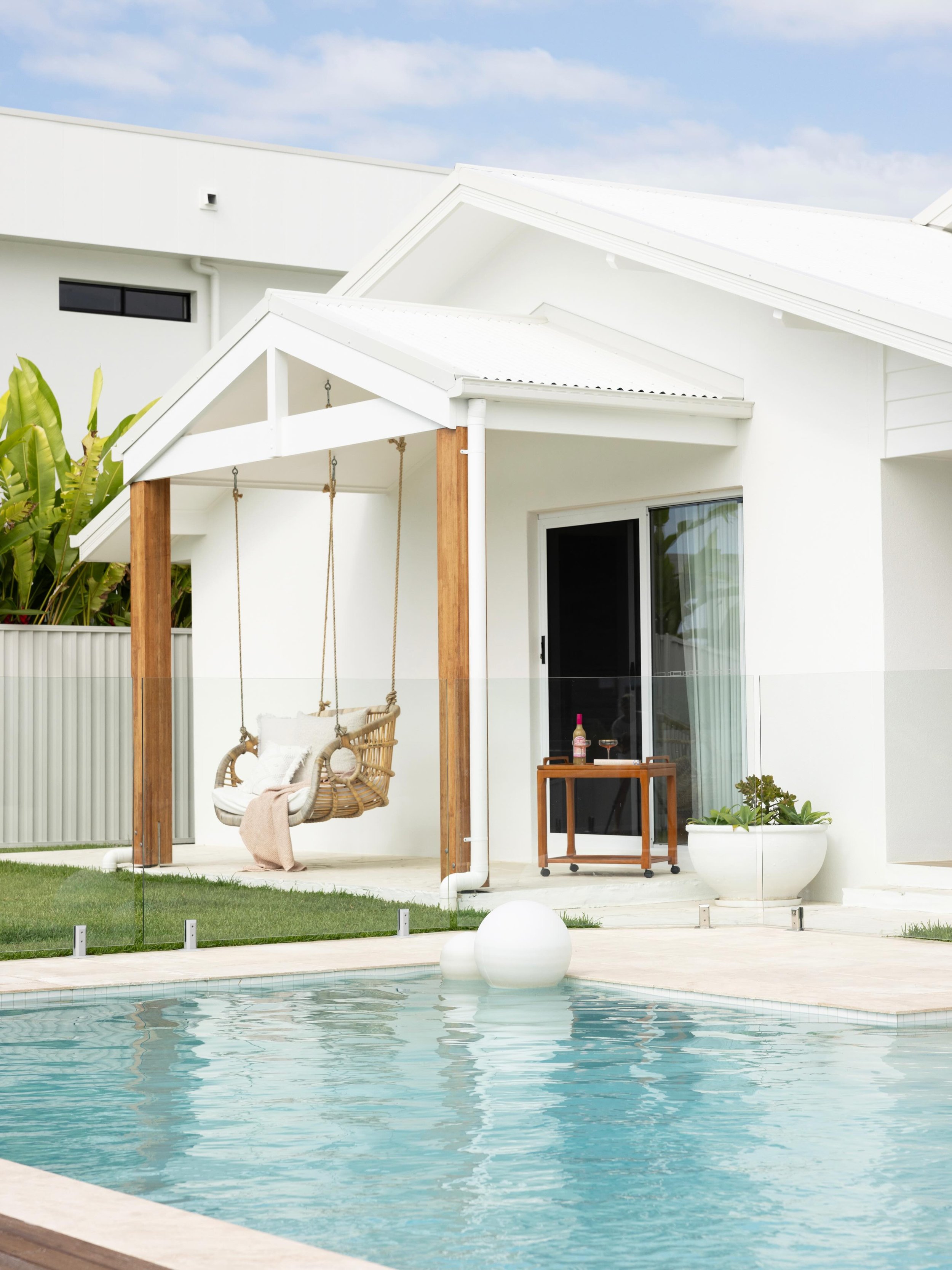 Coastal living, thoughtfully crafted. 🌴

A recent renovation completed in Broadbeach Waters, blending timeless design, quality craftsmanship and relaxed coastal style. Creating spaces that feel effortless, functional and built to be enjoyed for year