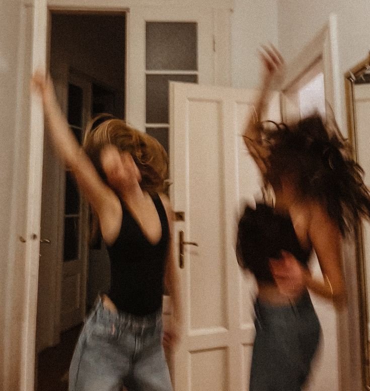 Behind the Chair: The Quiet Power of Loyal Women 