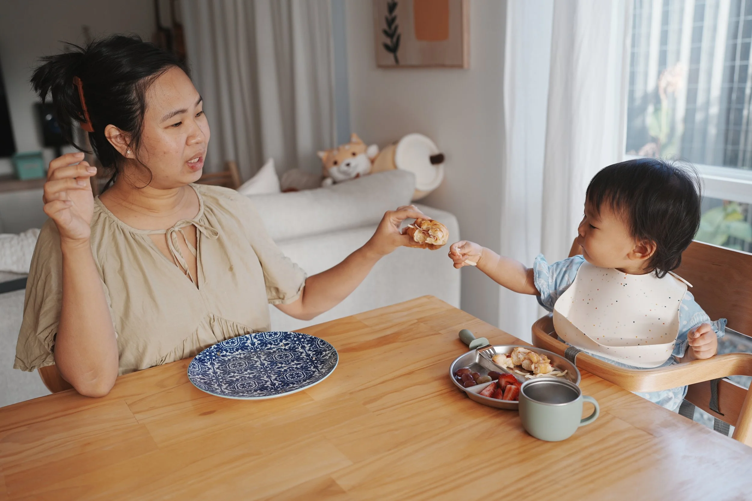 How We Encourage Stress-Free Mealtimes with Our Baby