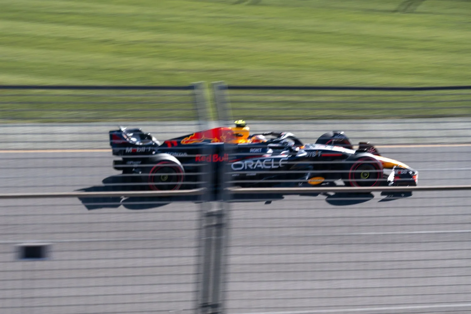 Photo of a Formula 1 car racing at the Melbourne GP