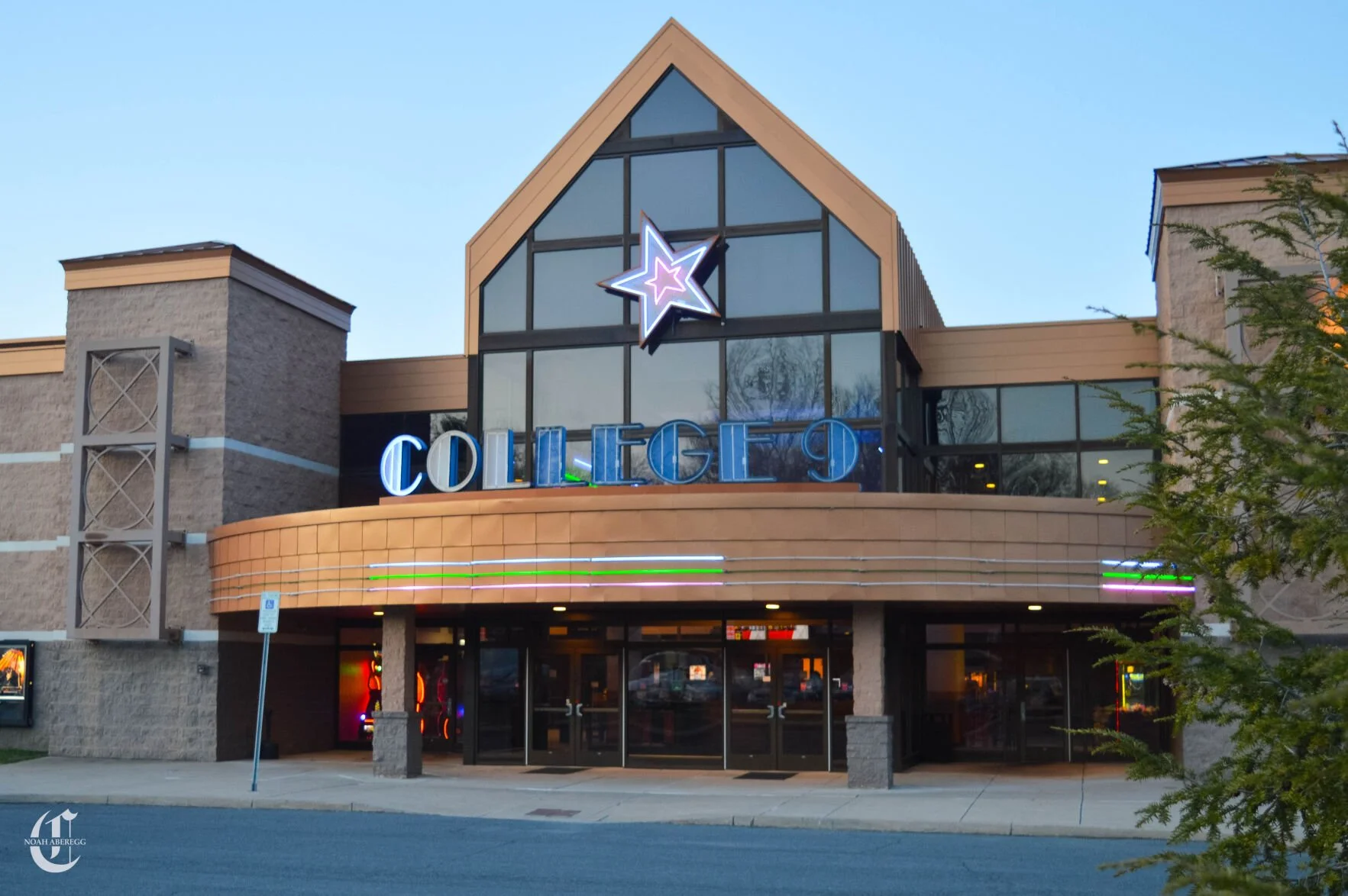 College 9 Theatre maintains magic of movies