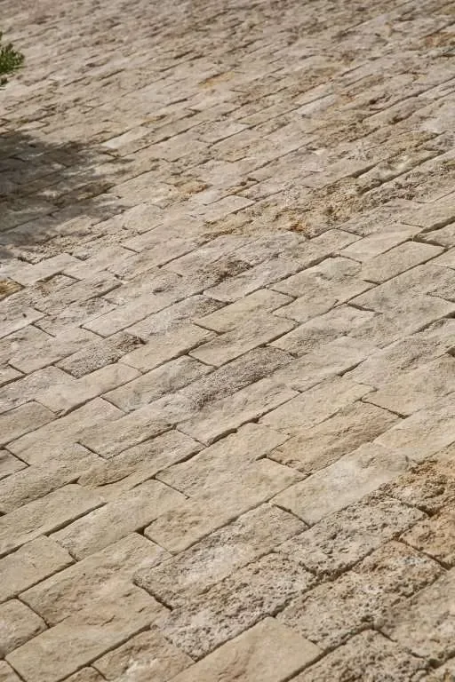 Corsica Jaune Cobbles (Limestone)