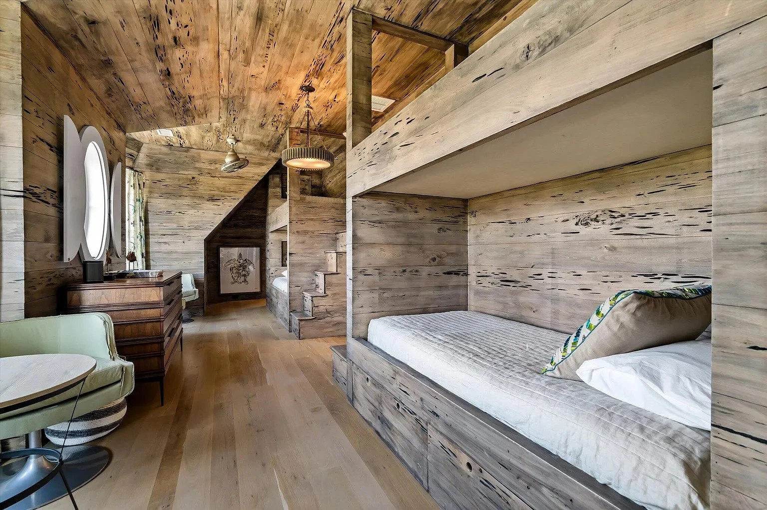 090-bunk-room-built-in-wood.jpg