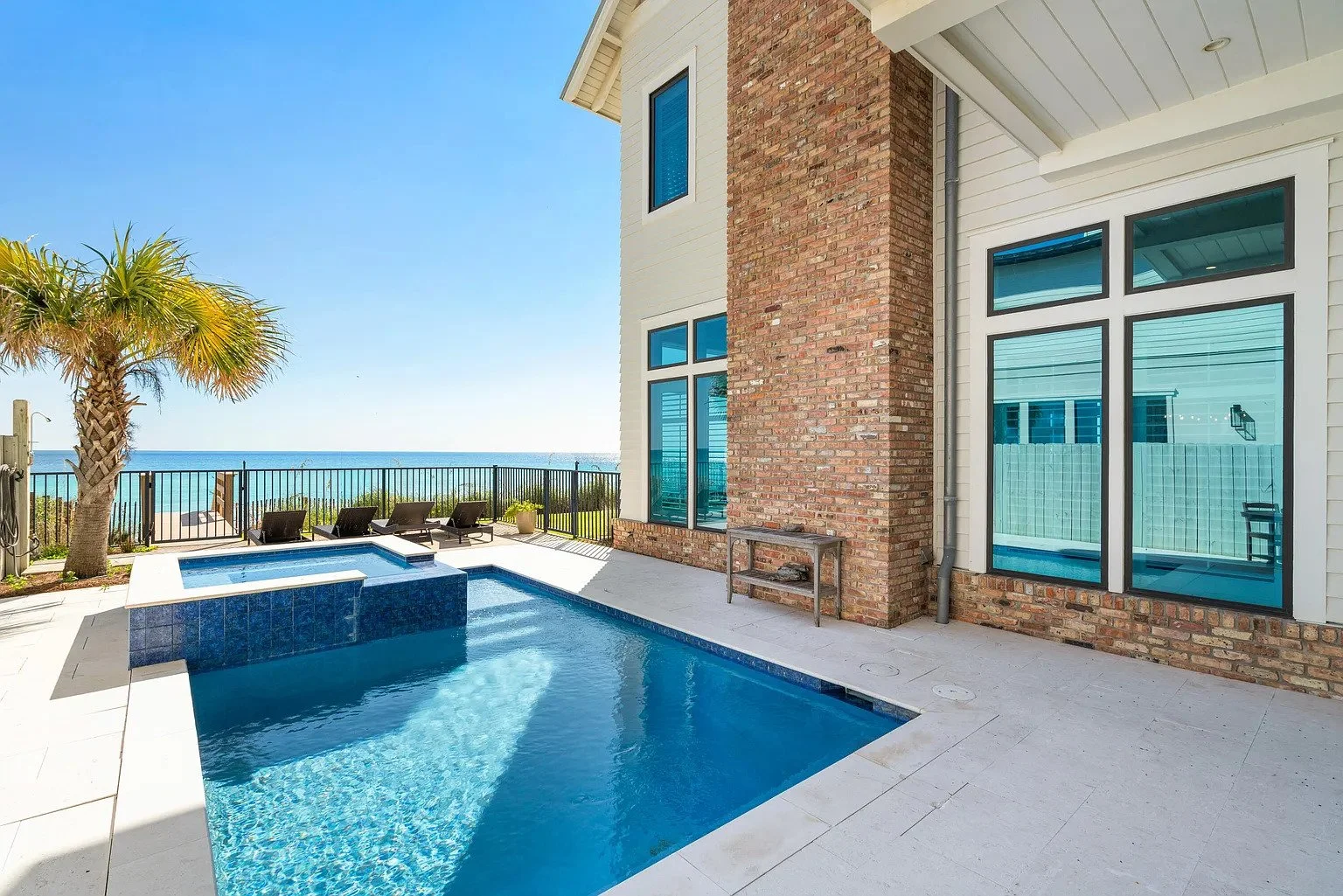 19-pool-ocean-view-daytime.jpg