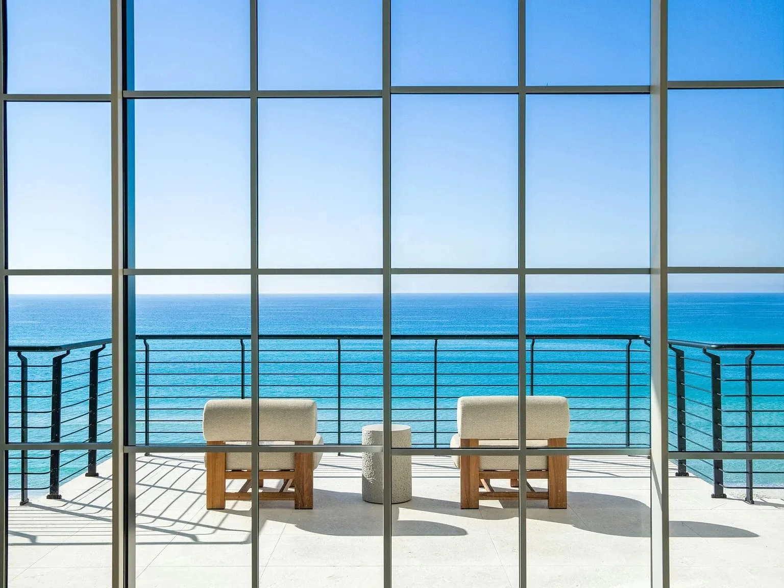 003-HERO-balcony-floor-to-ceiling-ocean-view.jpg