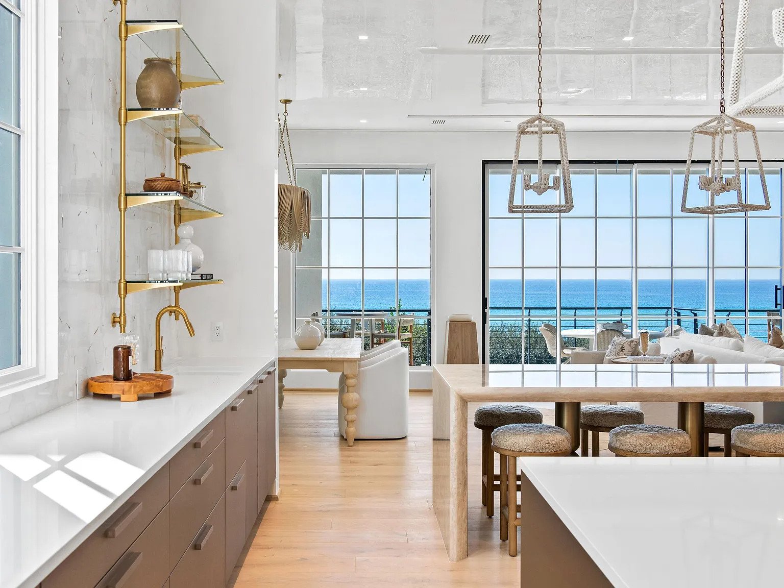020-kitchen-ocean-view-pendants-bar-seating.jpg