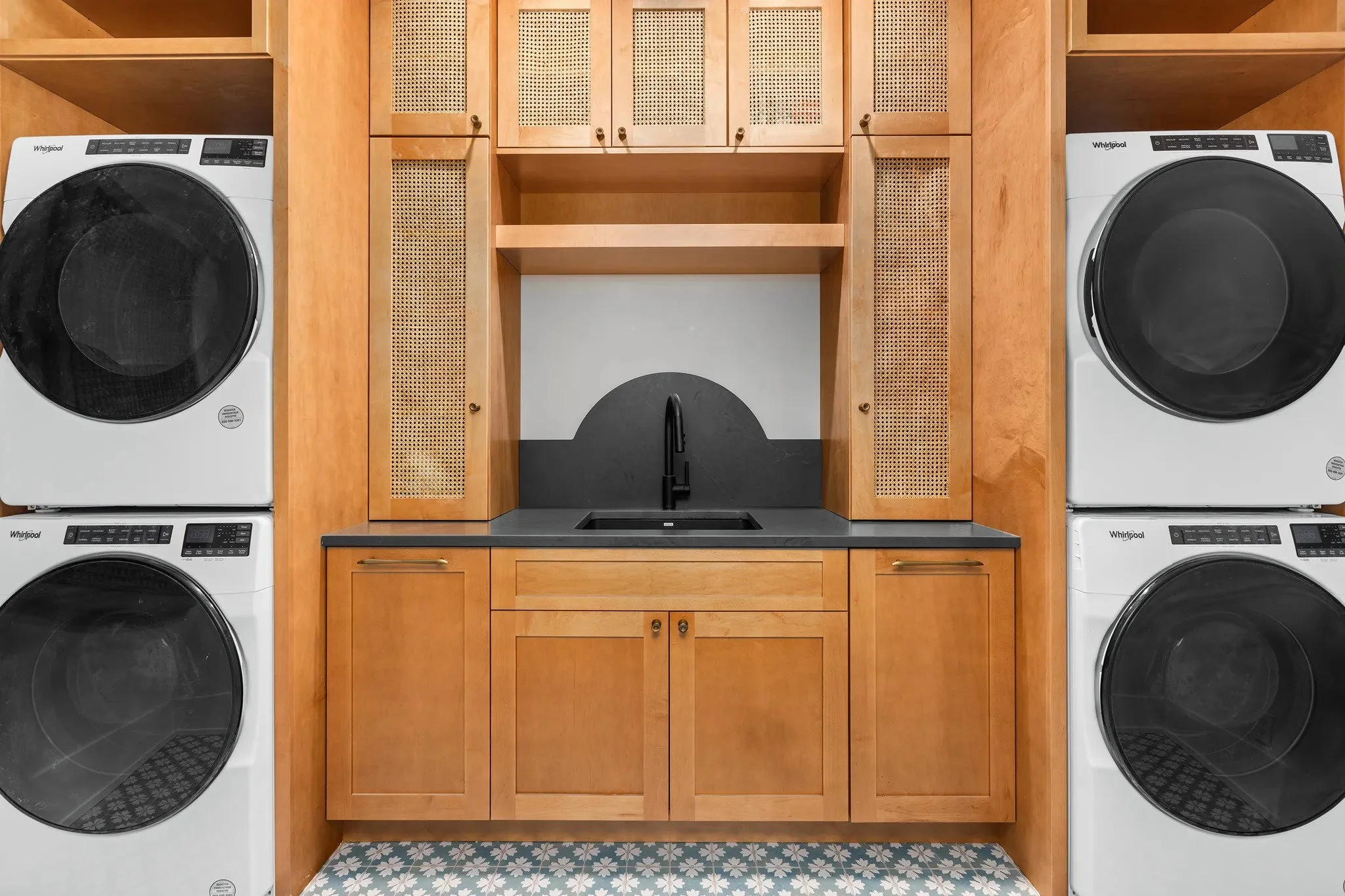 042-laundry-room-double-washers.jpg