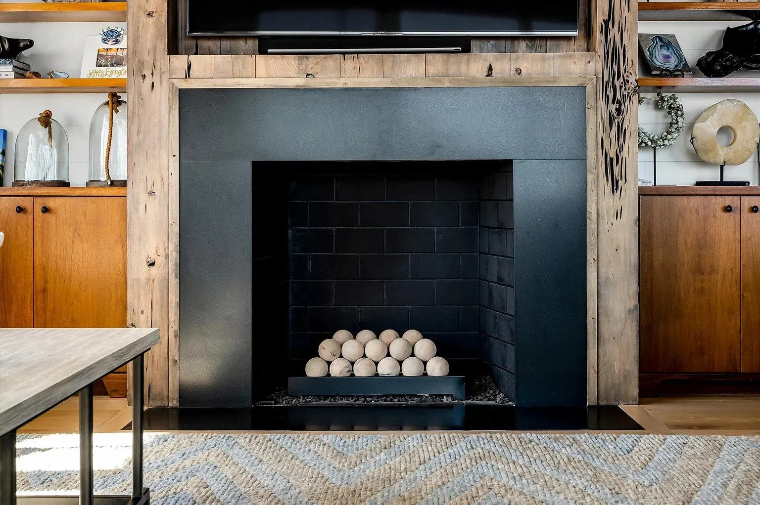 054-living-fireplace-detail.jpg