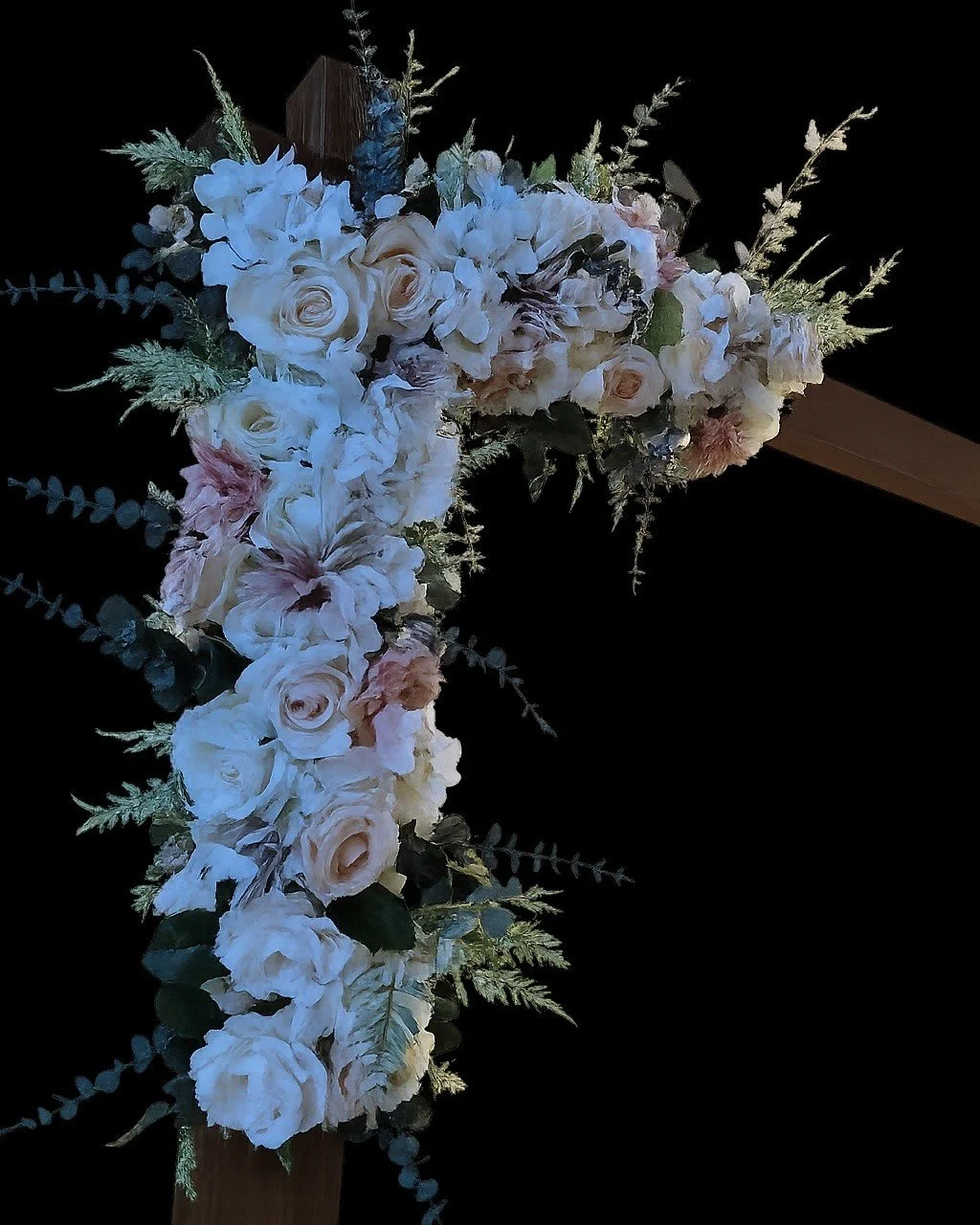 The details matter&hellip; more than you think 🍊✨

Not because they need to be extravagant
but because they set the tone for everything that follows.

Soft florals, natural textures, a simple arch &mdash; thoughtfully chosen to feel calm, romantic, 