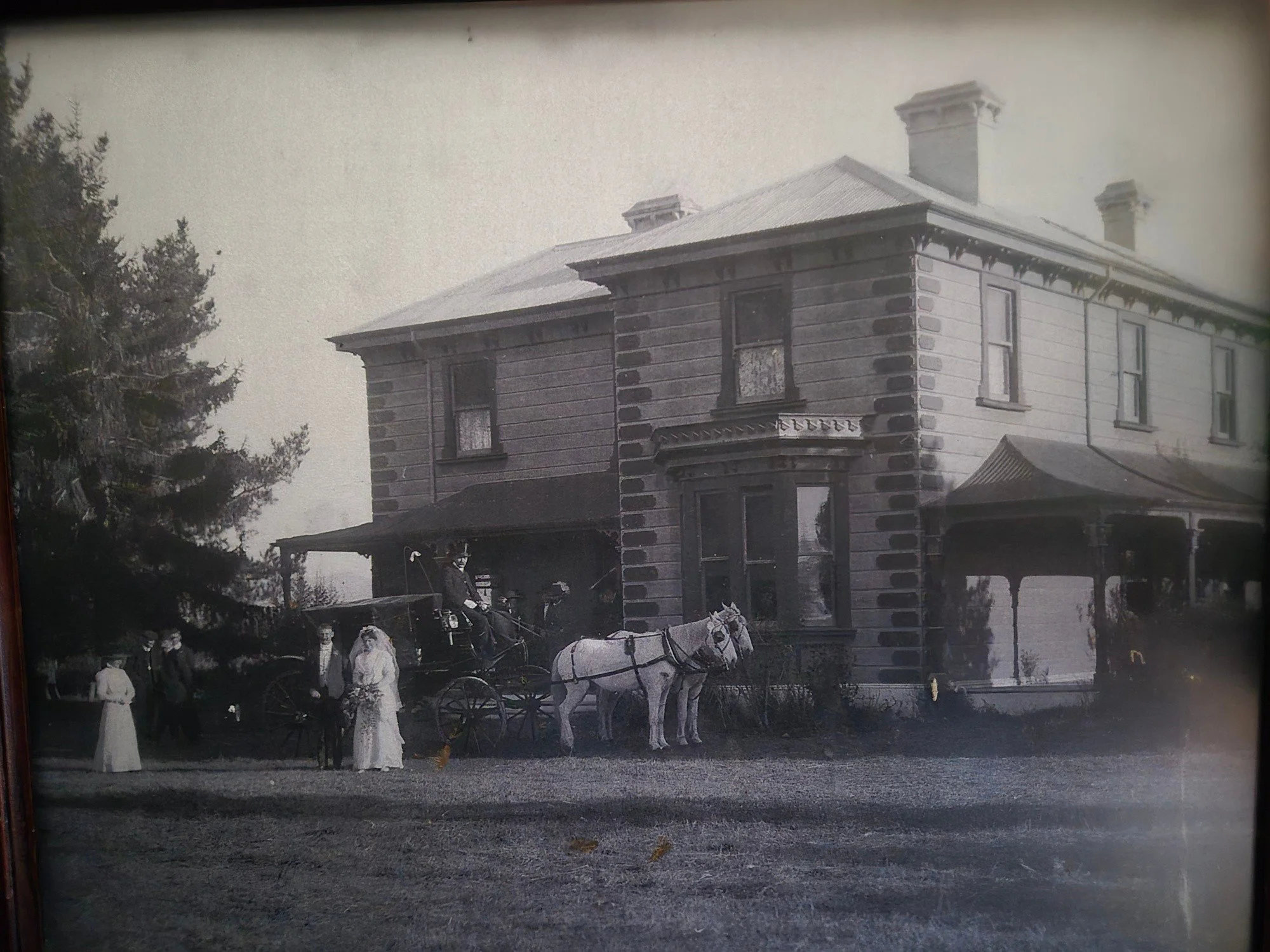 There&rsquo;s something incredibly special about looking back at where love stories began 🤍
This photograph captures my Great Grandparents, Ethel Maud Mills (n&eacute;e Thompson) and Frederick Francis Mills, on their wedding day &mdash; 3rd July 191