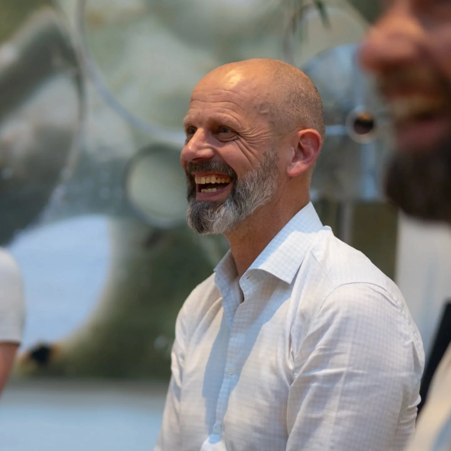 Wat kun je verwachten bij onze mannencirkels? 🧐

We delen onze struggles, vieren successen, luisteren met volle aandacht, stellen elkaar kritische vragen, spiegelen, prikken door bullshit heen en doen inspirerende oefeningen. 

Geen vrouwen, geen af