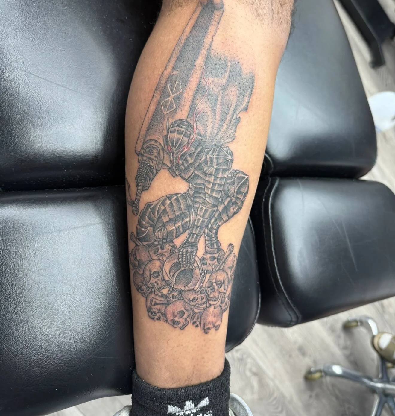 BASED BASED BASED custom guts berserker armor for @kenyonn__ this thing is sick butt fuck nasty i love it sm #berserktattoo #gutstattoo #teamgriffith 

#marioelijahtattoos #threetearstattoo #explorepage  #artistowned #localbusiness #supportlocal #col