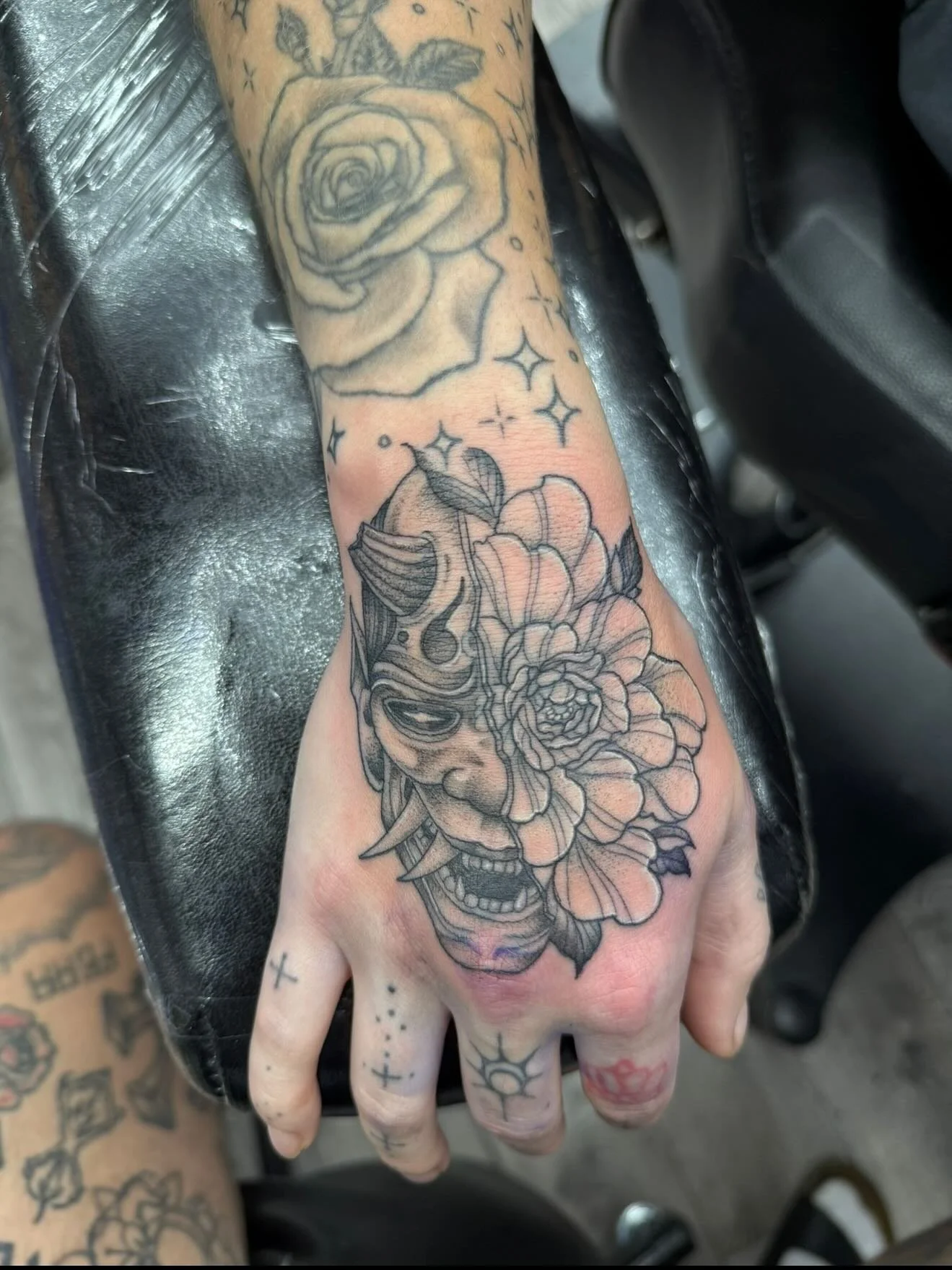 custom oni mask and flower sandwich (no tomatoes) for @lexleebeauty 🤪🤪 #onimasktattoo #handtattoo #japanesetattoo 

#marioelijahtattoos #threetearstattoo #explorepage  #artistowned #localbusiness #supportlocal #coloradotattoo #foco  #fortcollins #c