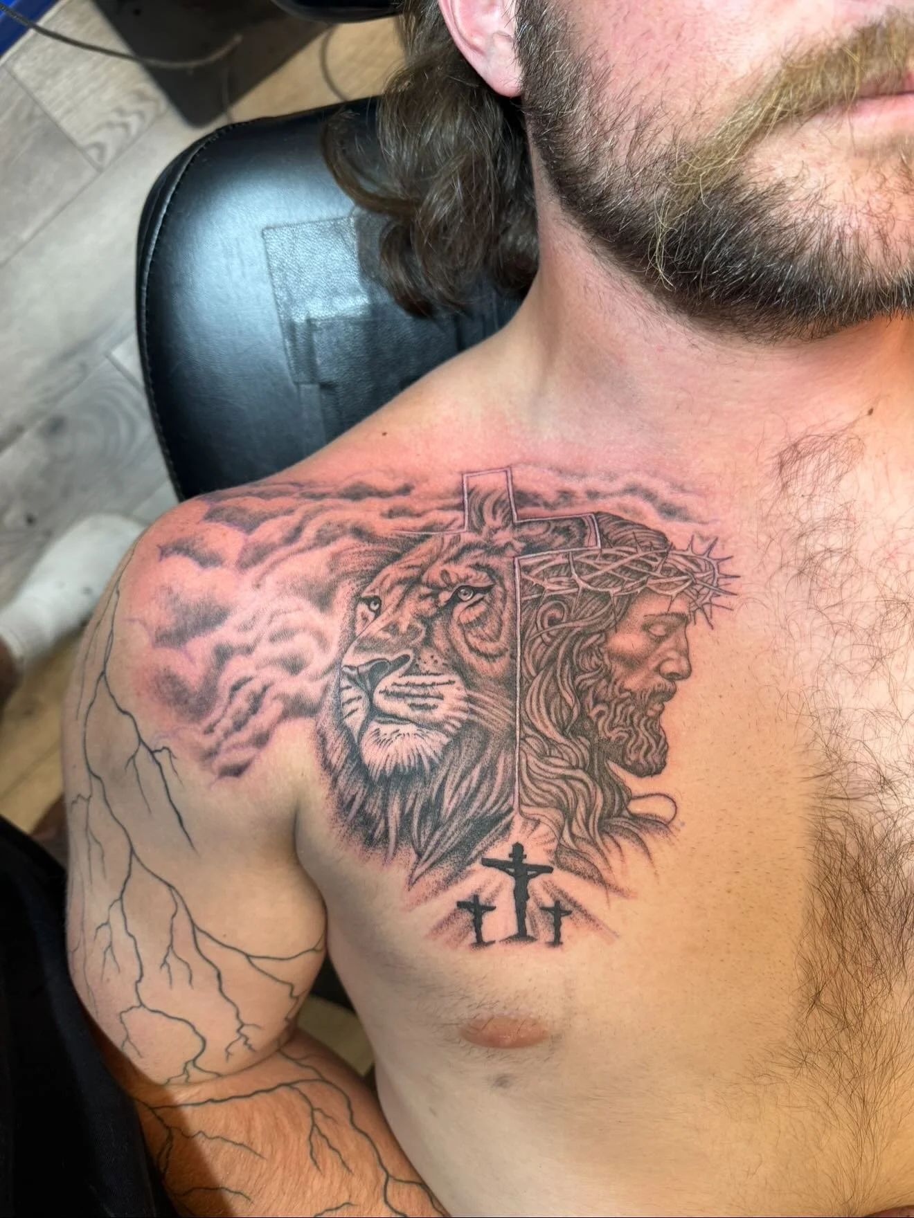 extremely based custom Jesus and lion tattoo for @_evanculp absolutely love this piece and God bless all u guys:) #christiantattoo #jesustattoo #blackandgrey 

#marioelijahtattoos #threetearstattoo #explorepage  #artistowned #localbusiness #supportlo