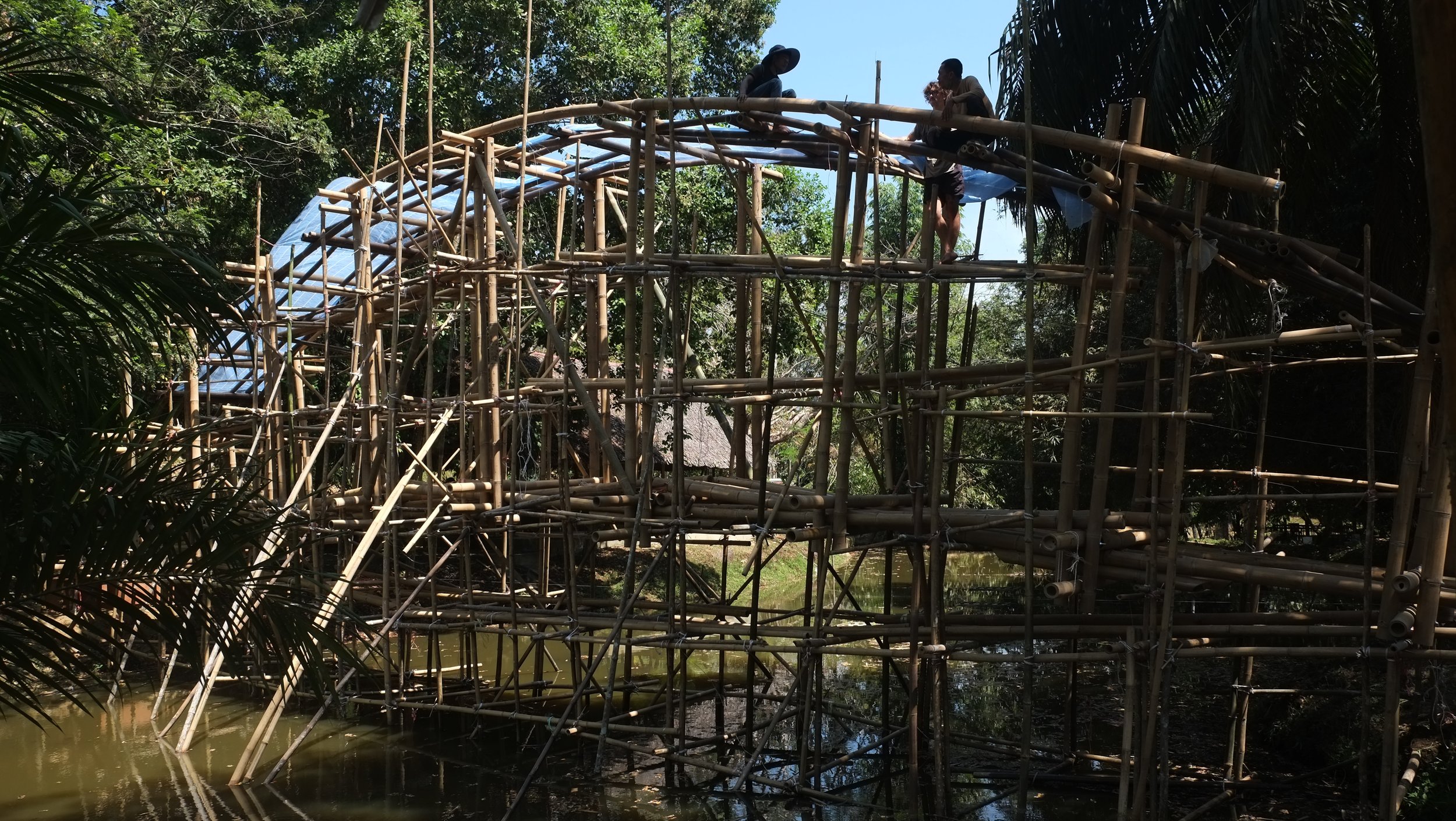 Bamboo Bridge, Buluh & Tebing
