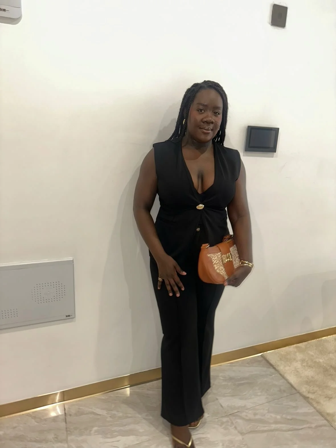 Beautifully carried. We love seeing @blsdluxe worn with such elegance🤎