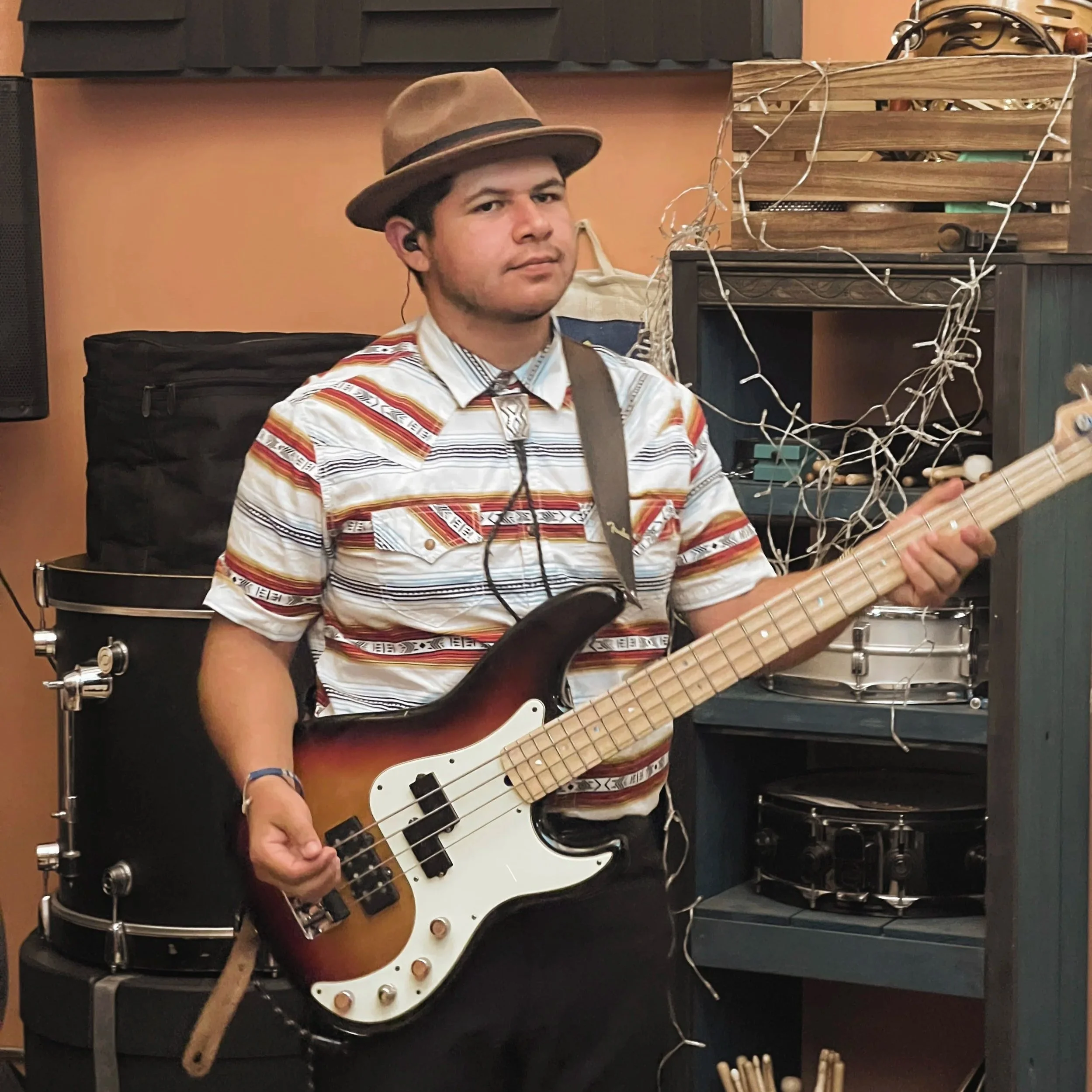 Live session rehearsal with Jonathan Martinez (bassist of Los Tranquilos) joins LaOx during a live session.