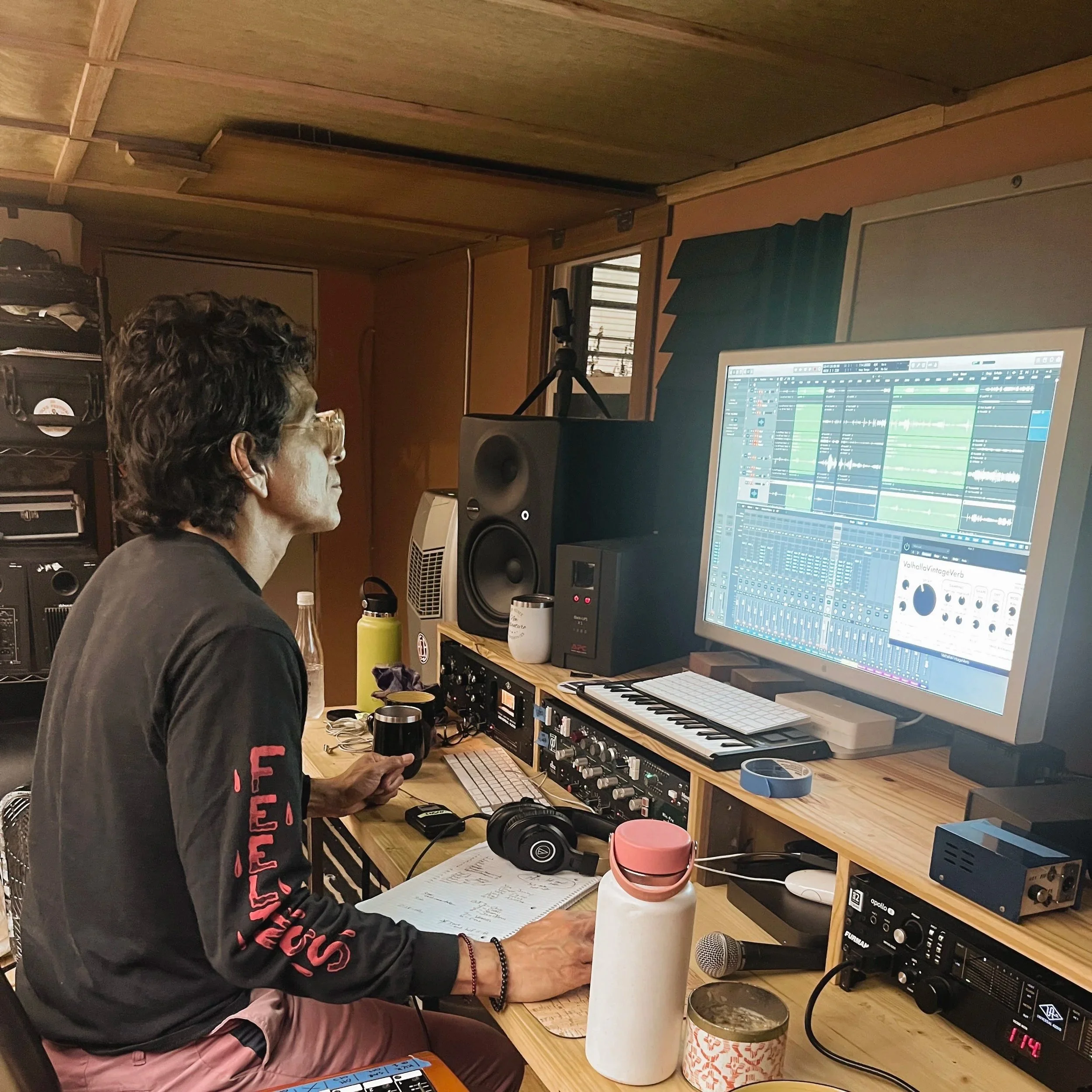 Eduardo Arenas (formerly of Chicano Batman) engineering sound for LaOx live sessions. 