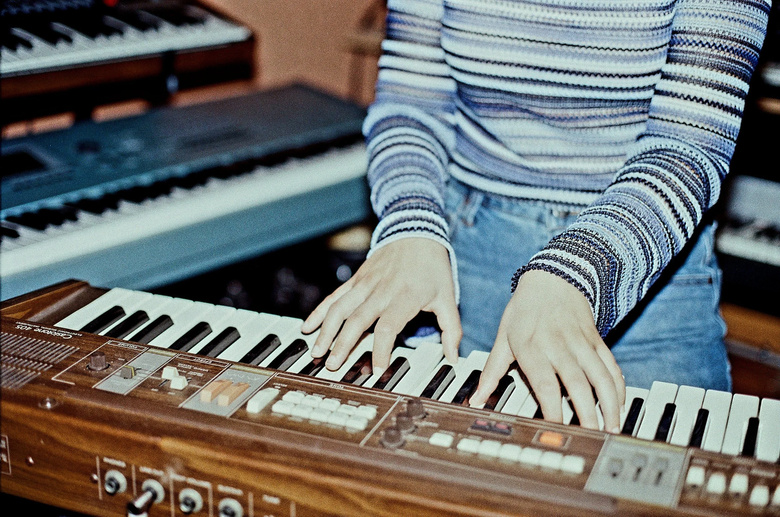 Anessa on keyboards. Photo by Leo Burciaga.