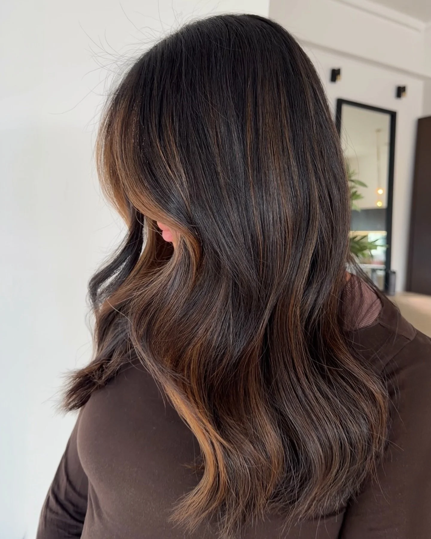 A brunette that catches the light in all the right places 🍩🤎 Swipe ➡️ for the before