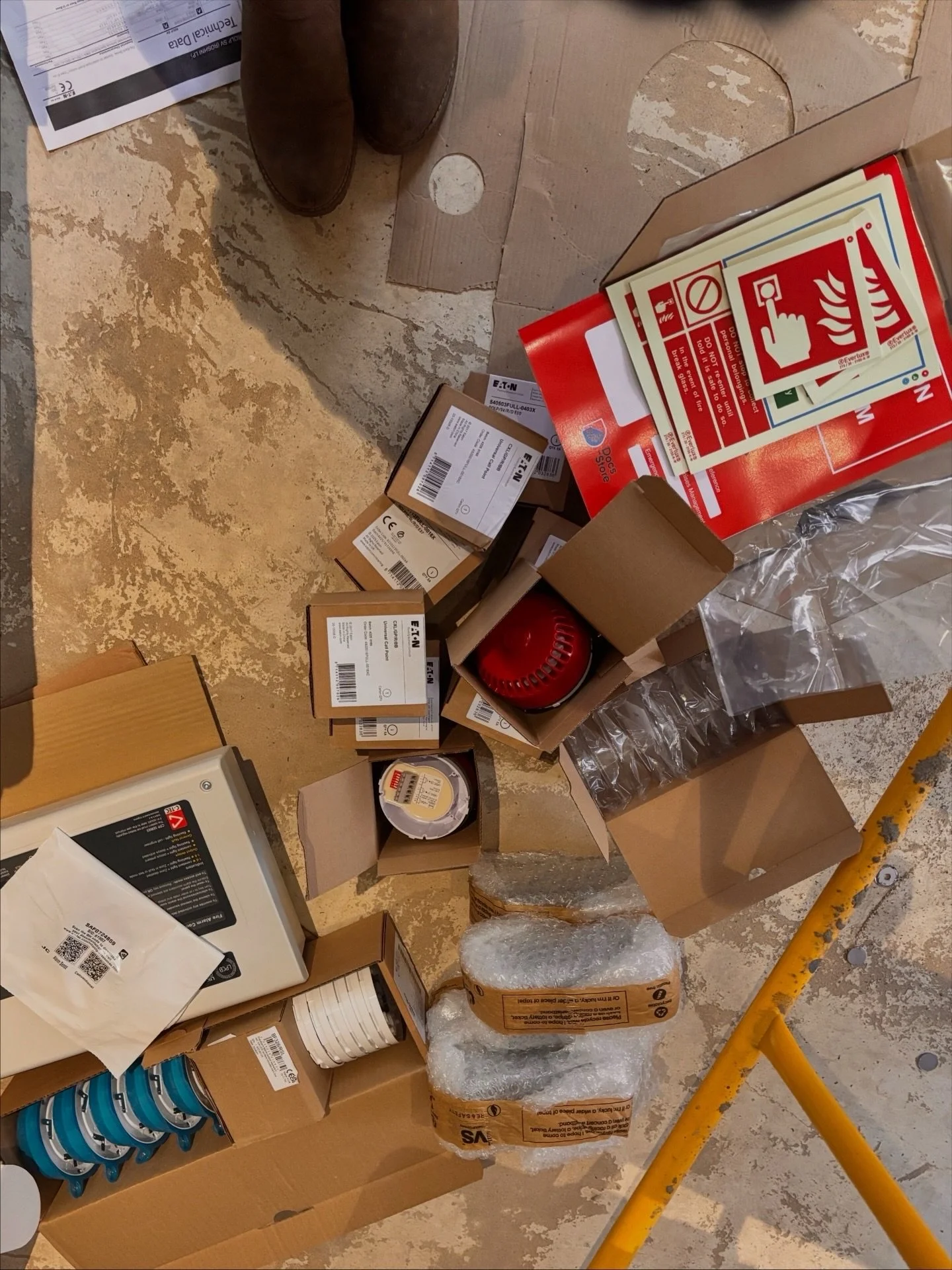 Not the glamorous side of building a brewery, but some of the most important bits.

Water supply going in ✔️
Fire and smoke alarm systems being installed ✔️ #brewerybuild #craftbeeruk #newbrewery #norfolk #eastanglia