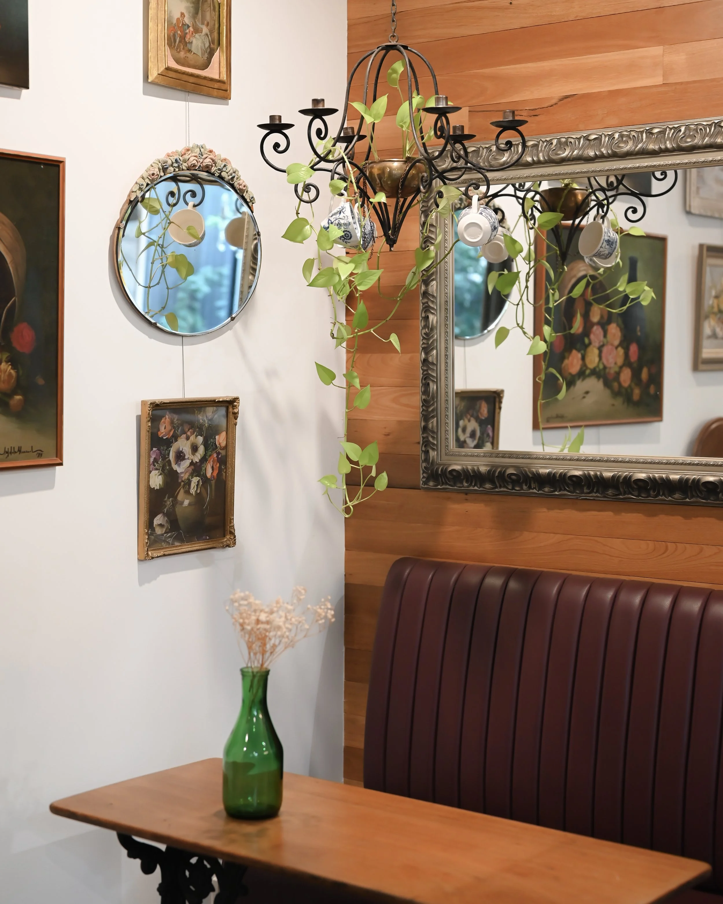 Painters Bloom Dining Airbnb by Jacqui Stewart  (3).jpg