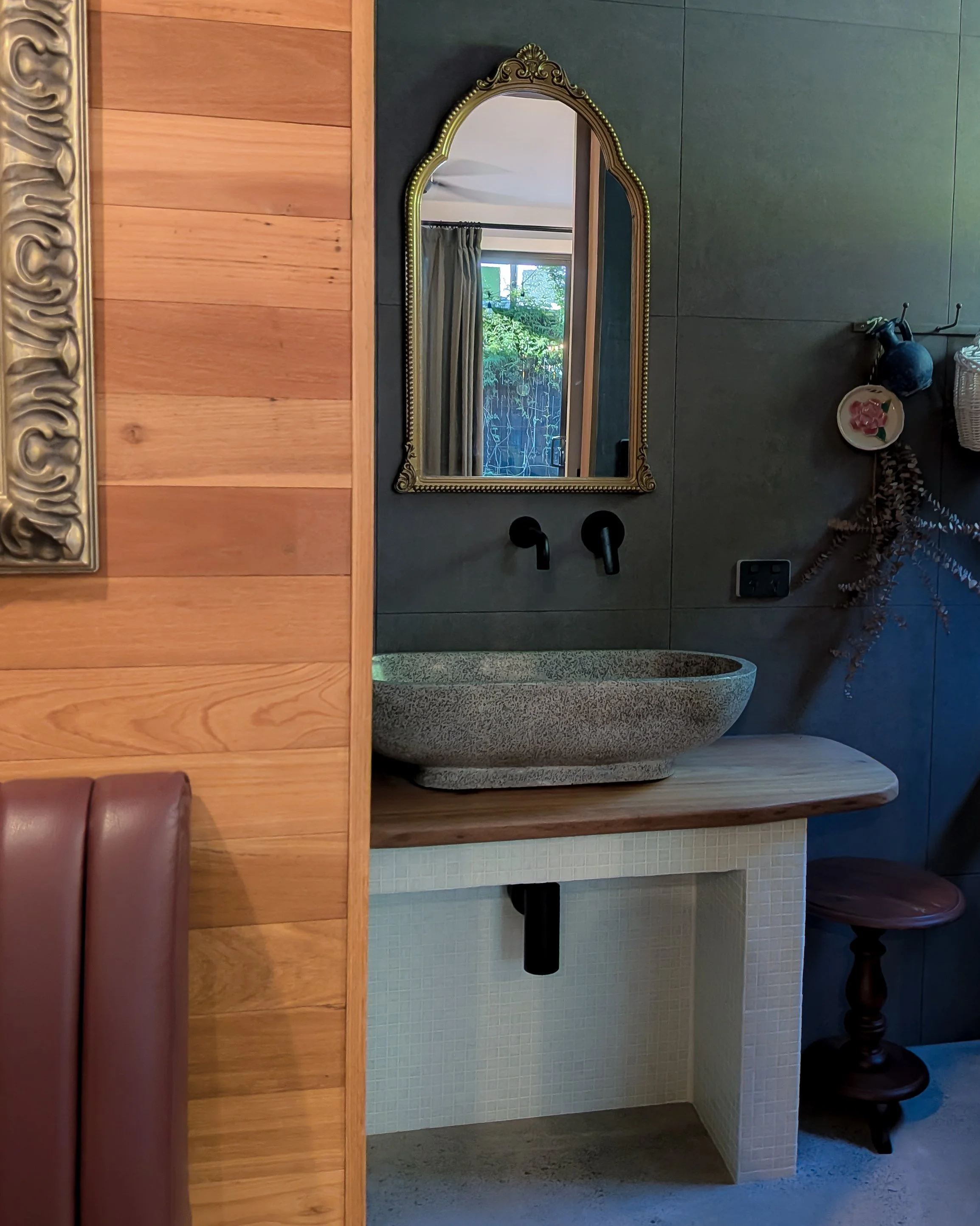 Painters Bloom Airbnb_bathroom_ by Jacqui Stewart .jpg